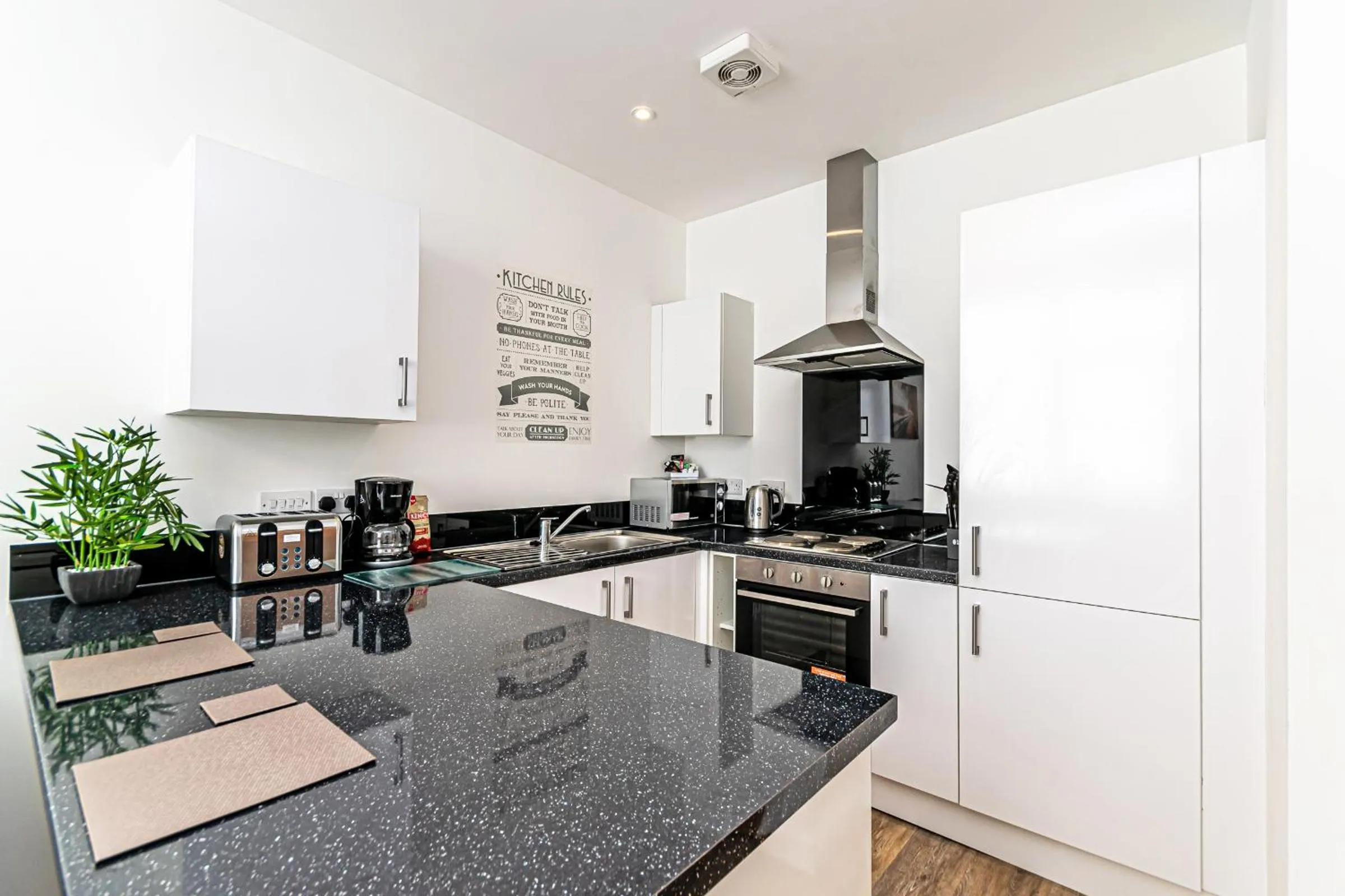 Kitchen or kitchenette in City Suites by Guestz