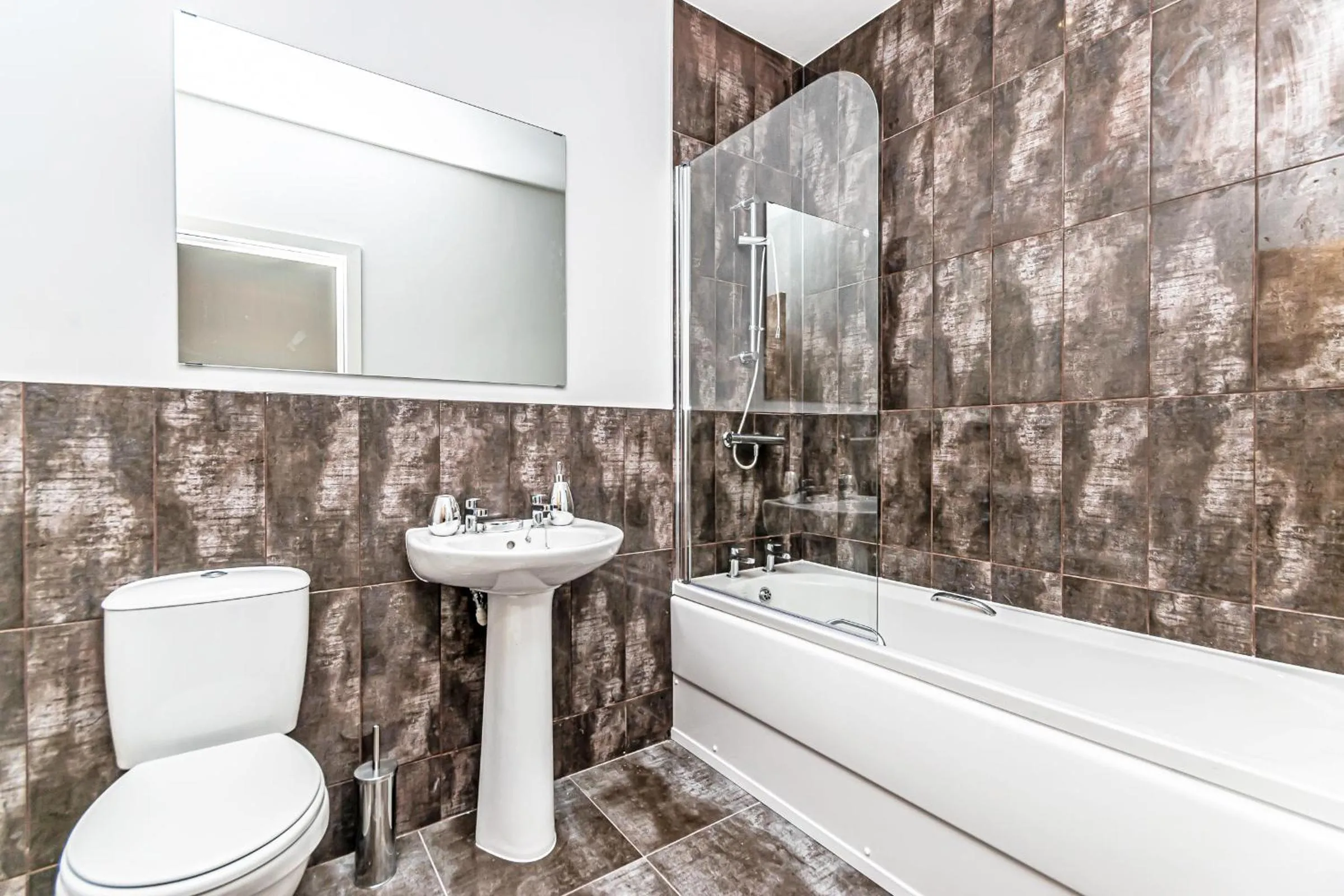 Shower in City Suites by Guestz