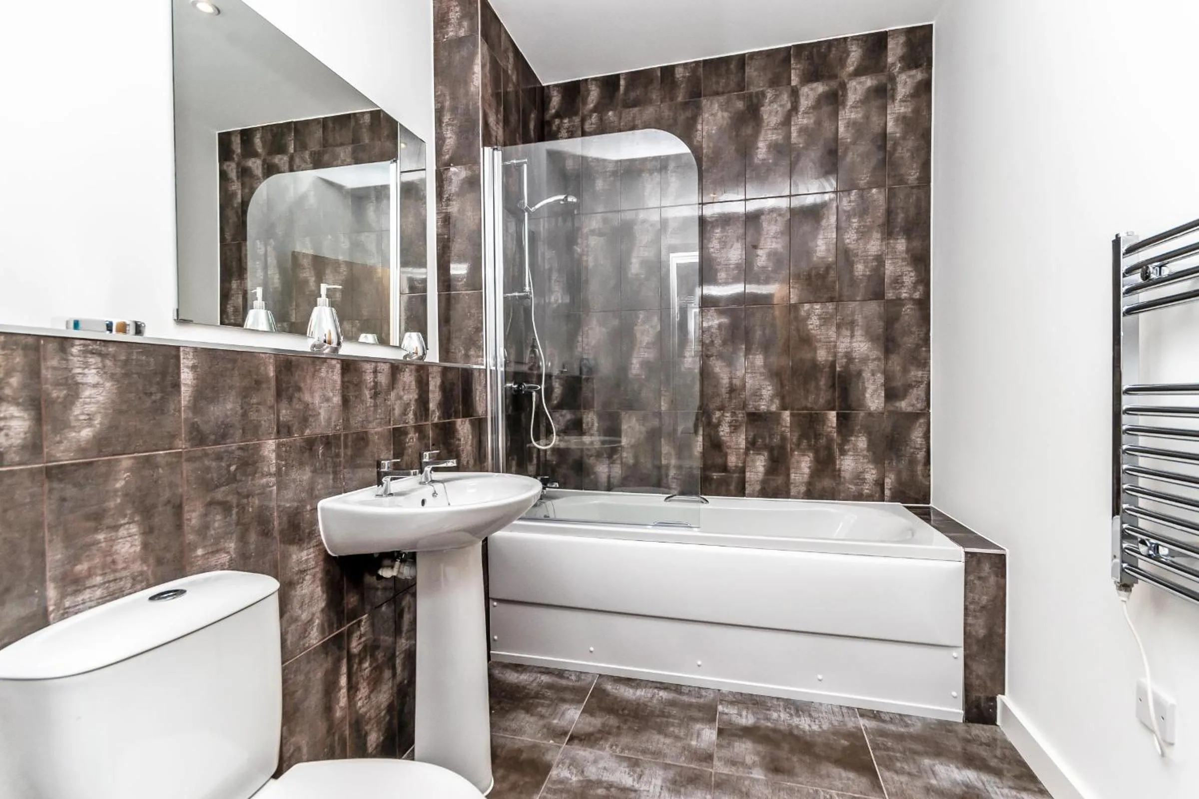 Bathroom in City Suites by Guestz
