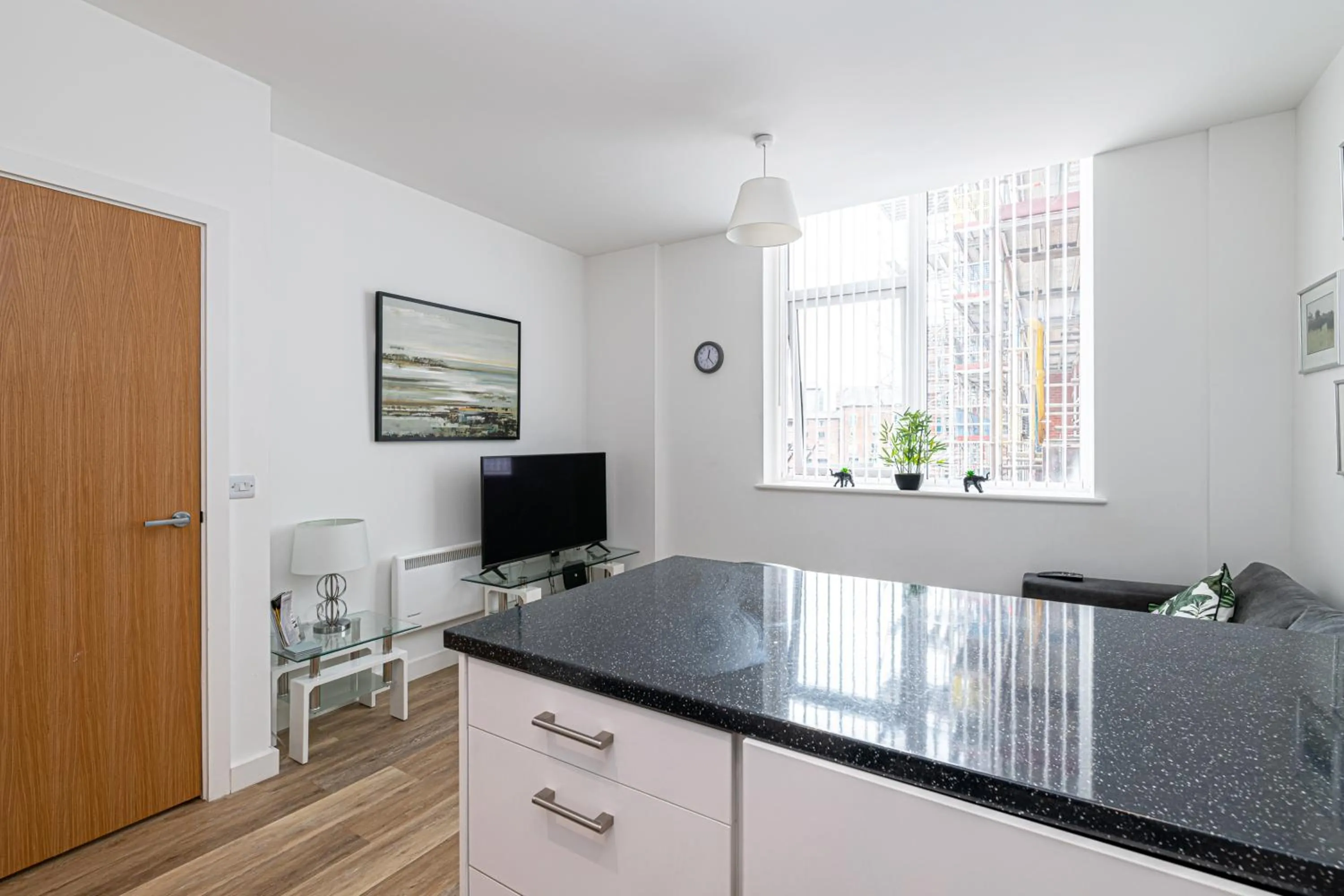 TV and multimedia in City Suites by Guestz