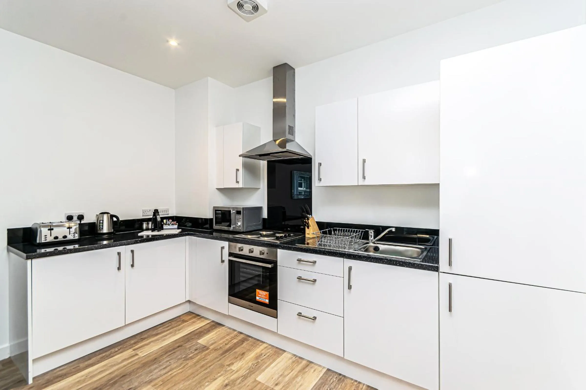 Kitchen or kitchenette in City Suites by Guestz