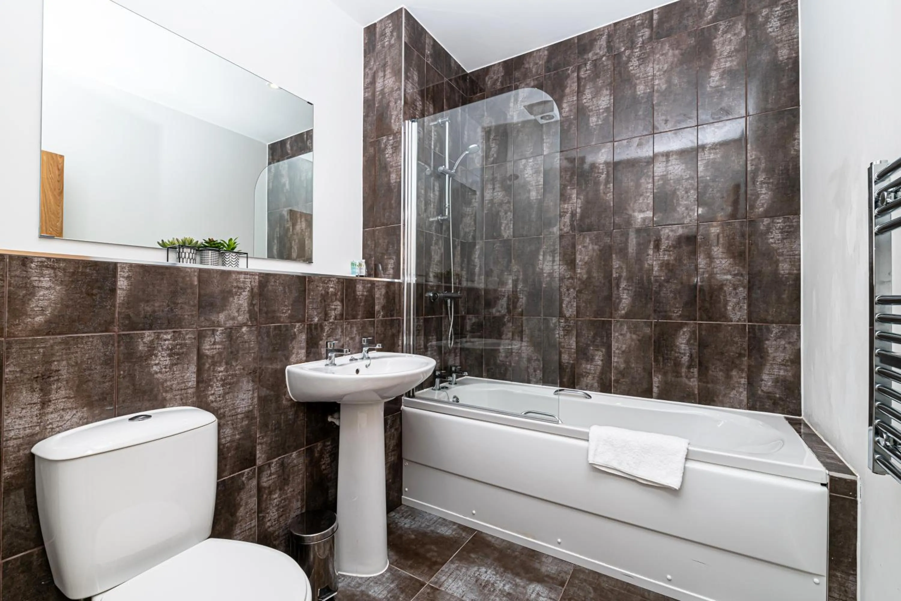 Bathroom in City Suites by Guestz