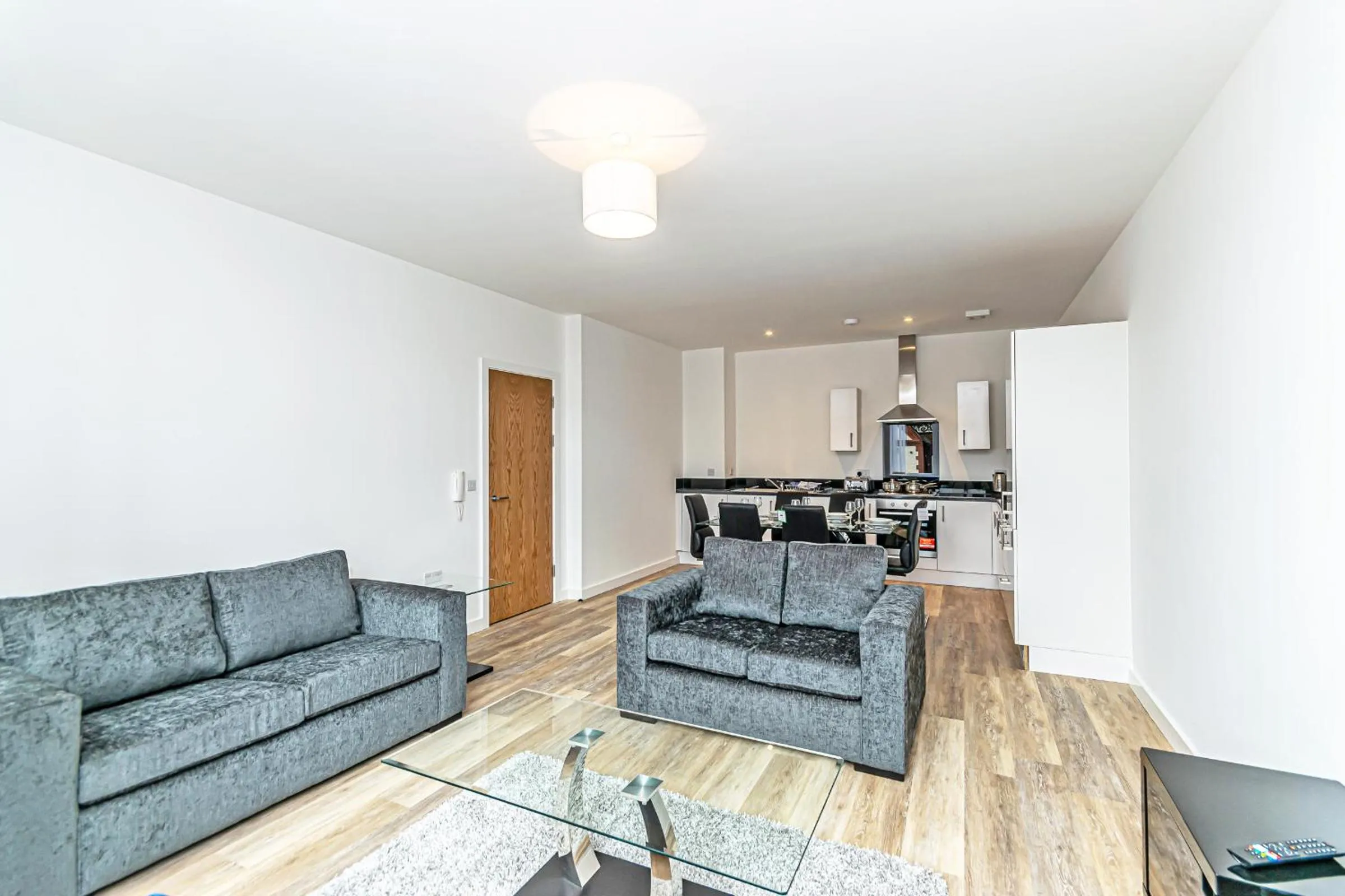Kitchen or kitchenette in City Suites by Guestz