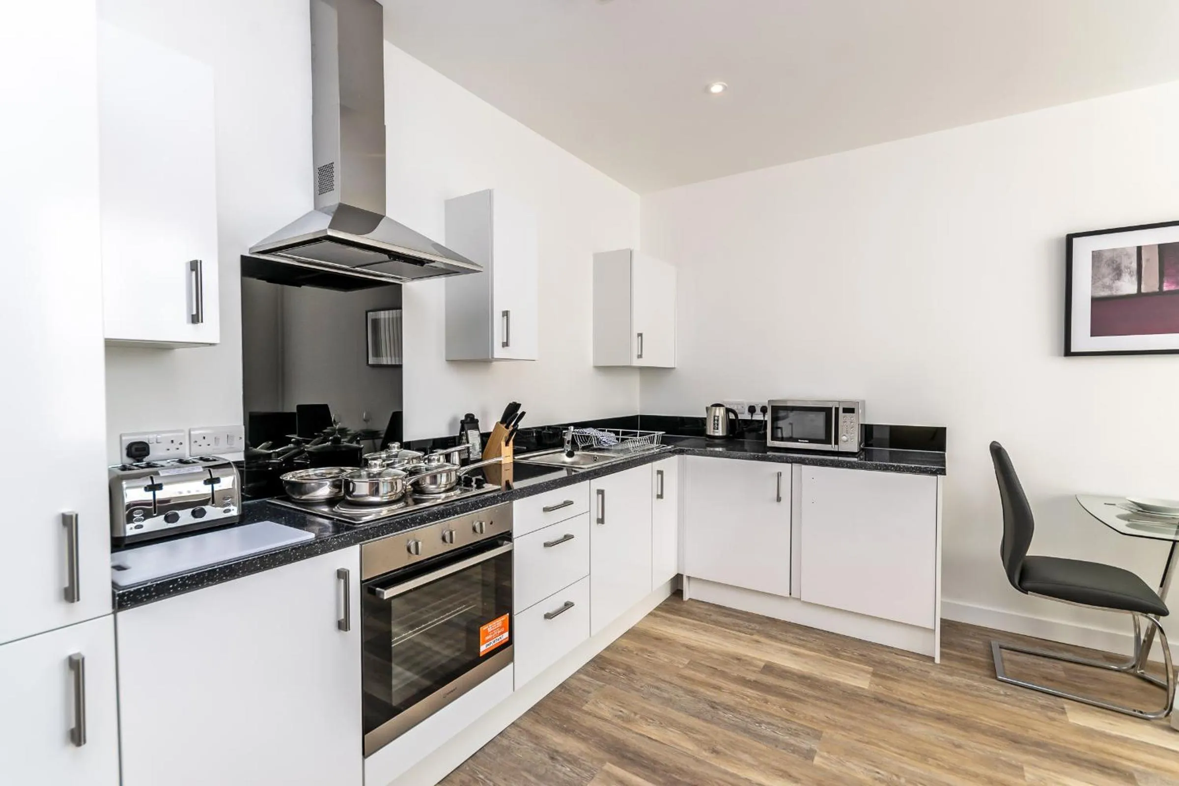 Kitchen or kitchenette in City Suites by Guestz