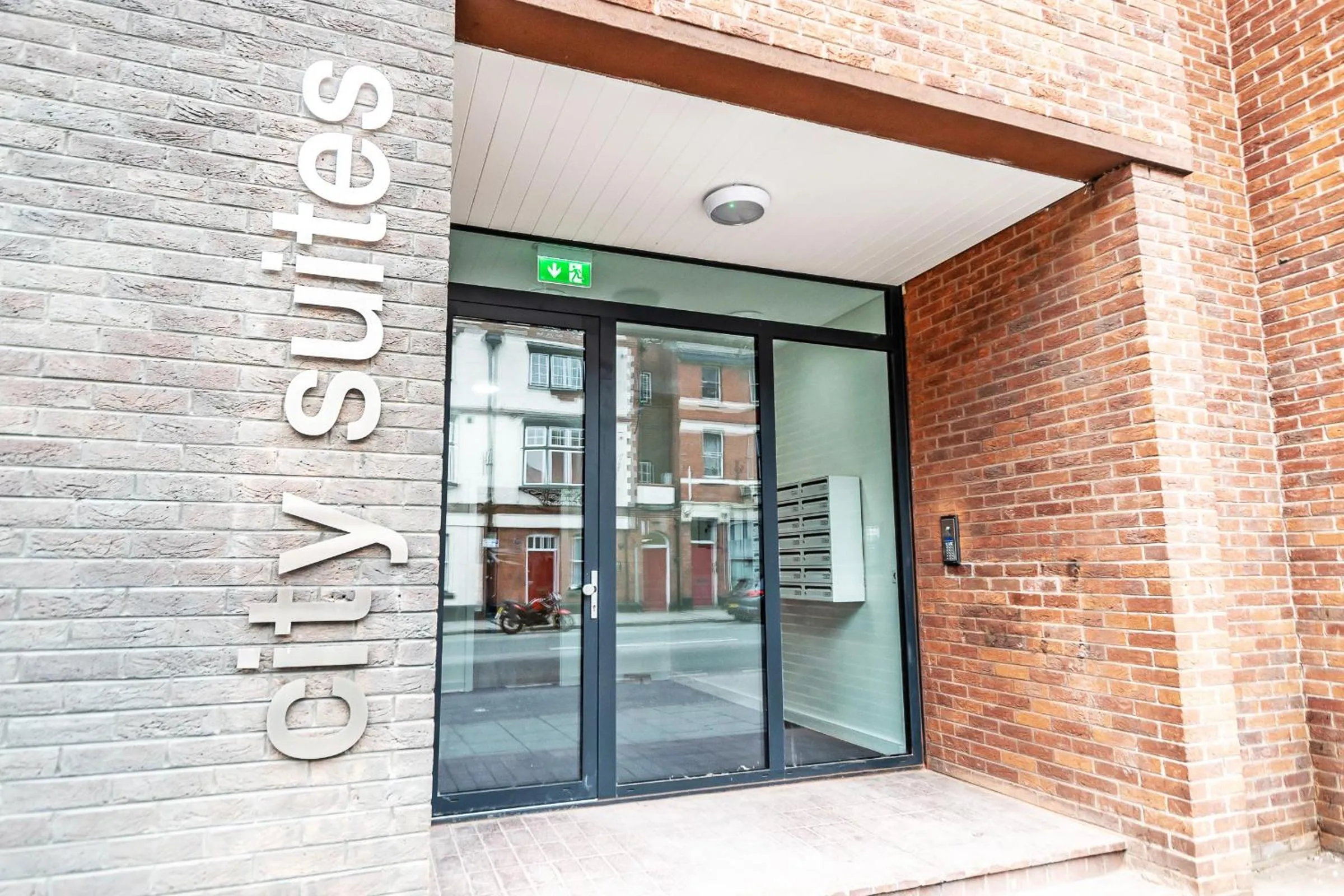 Facade/entrance in City Suites by Guestz