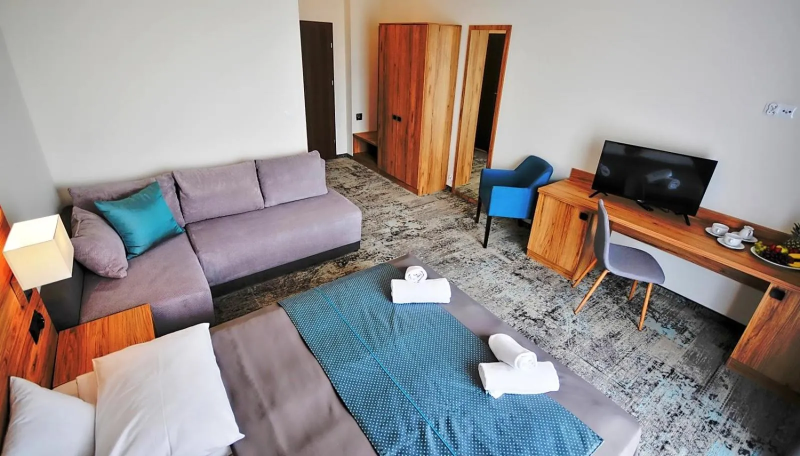 Photo of the whole room in Amberia