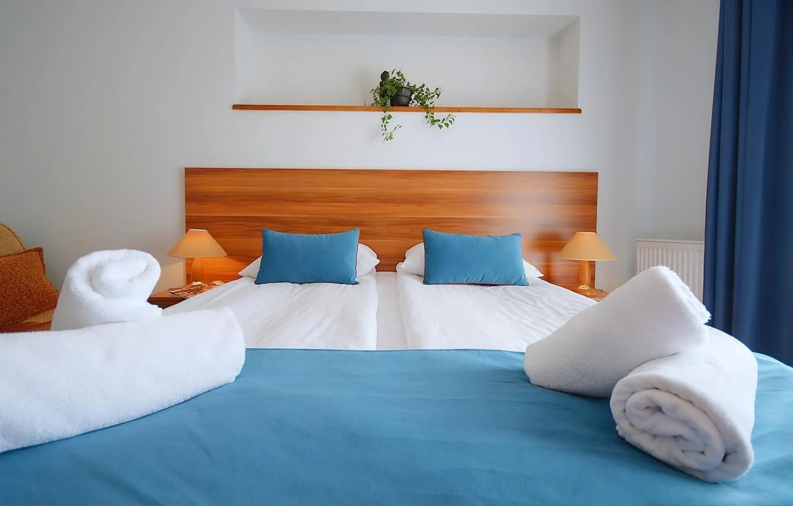 Photo of the whole room, Bed in Amberia