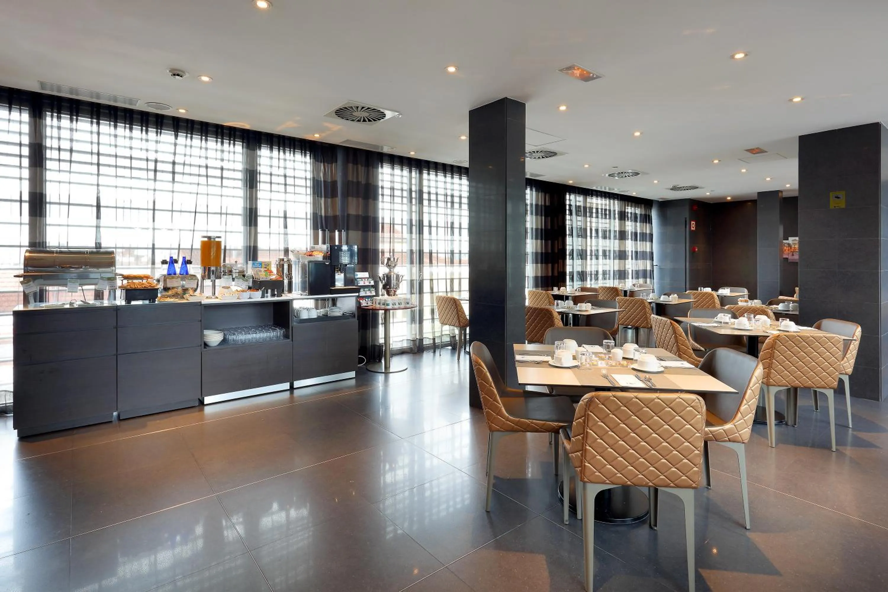 Lounge or bar in Eurostars Plaza Mayor