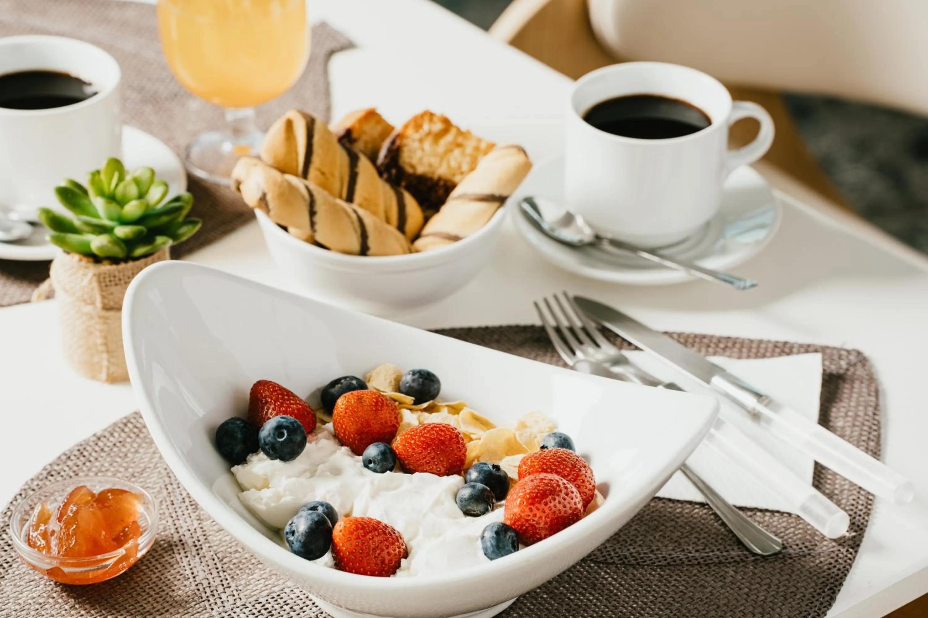 Food and drinks in Paradise Art Hotel