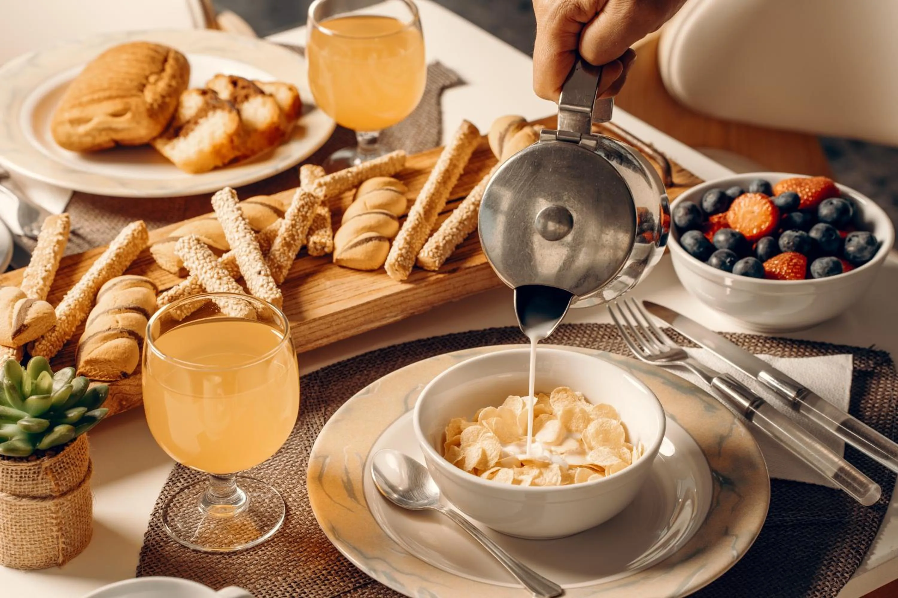 Food and drinks in Paradise Art Hotel