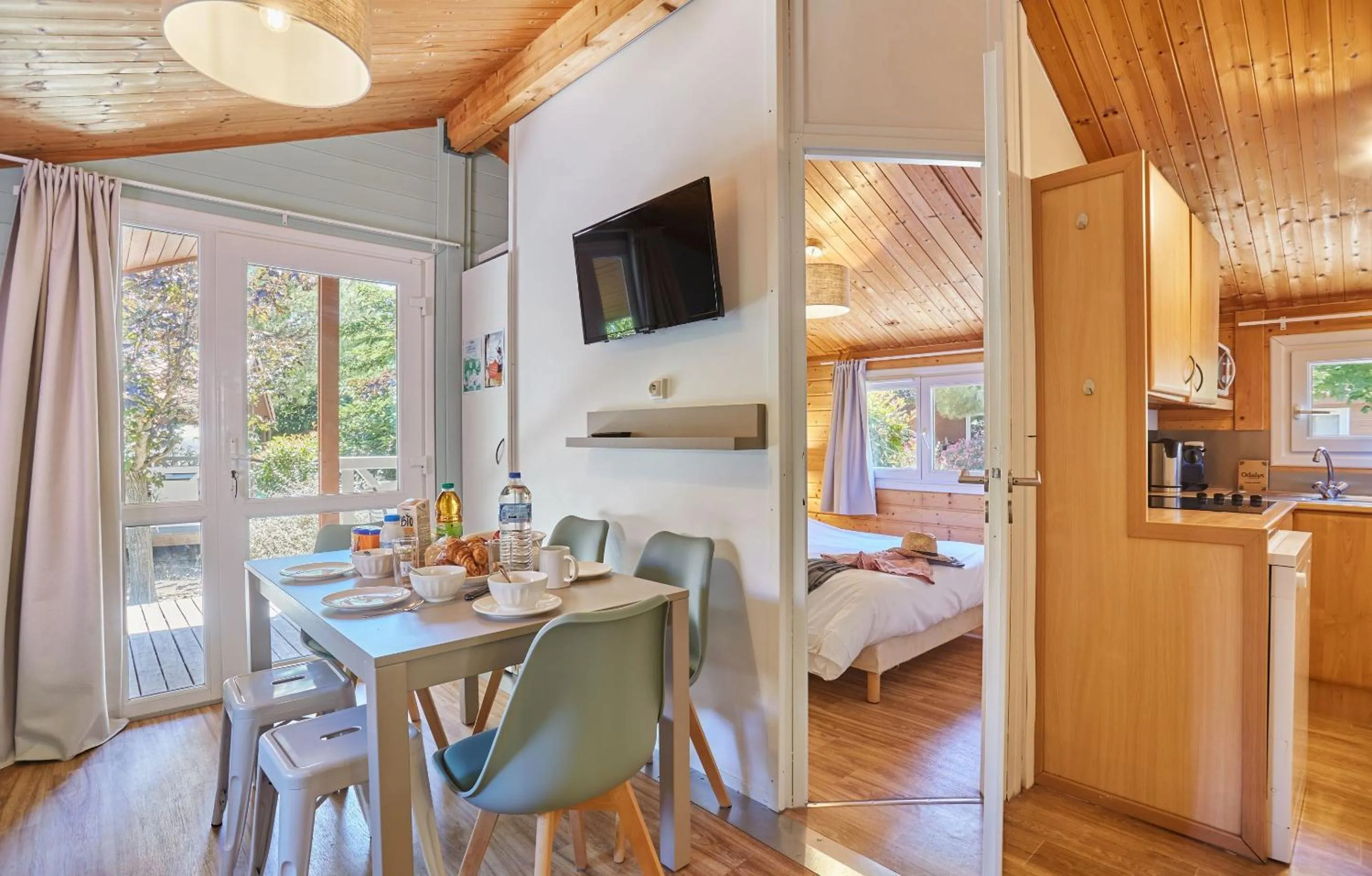 Dining area, Bed in Résidence Odalys Shangri-la