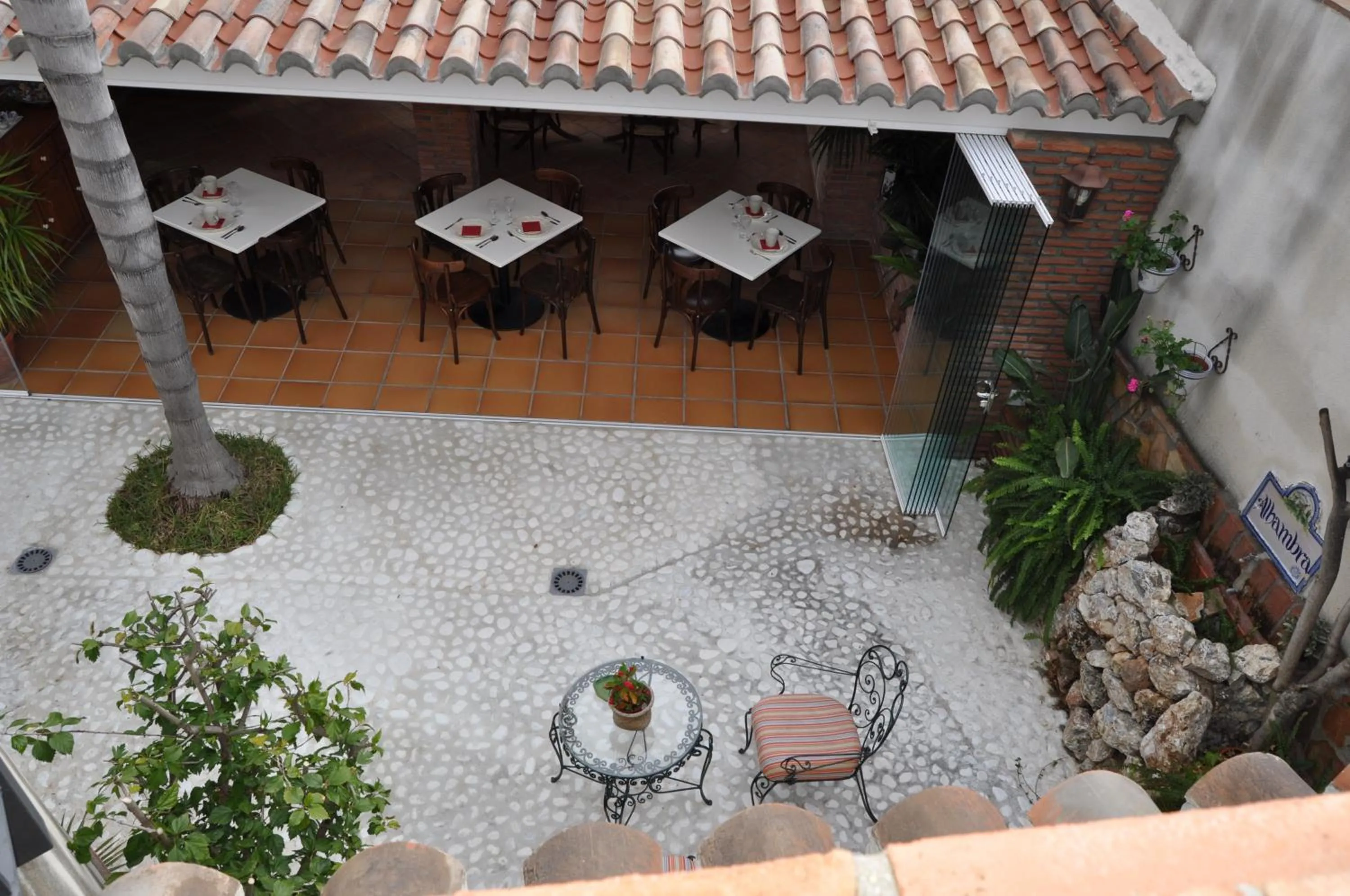 Restaurant/places to eat in Welcome Inn Nerja guest house Luxury Bed & Breakfast