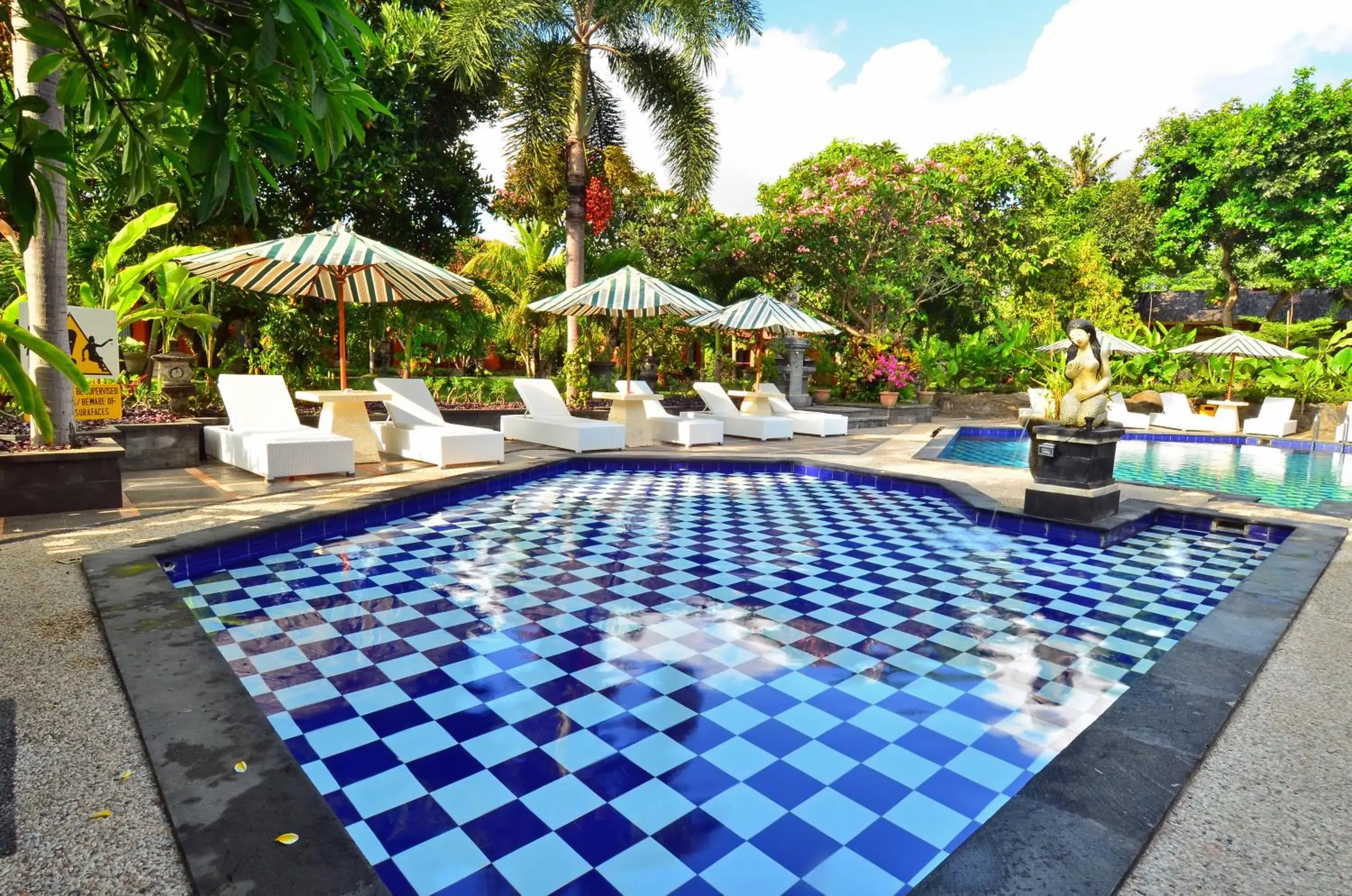 Swimming pool in Inna Sindhu Beach Hotel & Resort Swimming pool in Inna Sindhu Beach Hotel & Resort