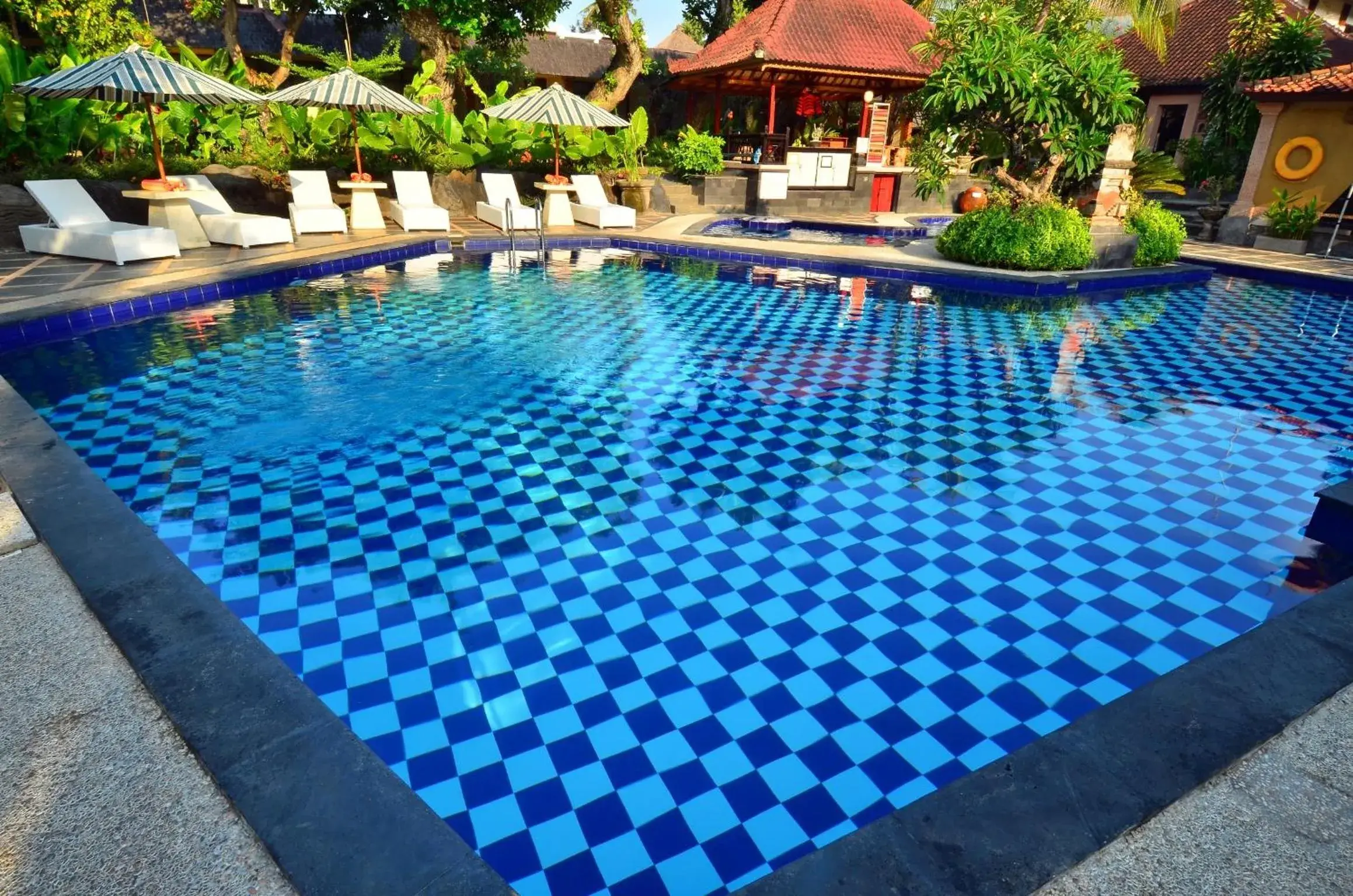 Swimming pool in Inna Sindhu Beach Hotel & Resort Swimming pool in Inna Sindhu Beach Hotel & Resort