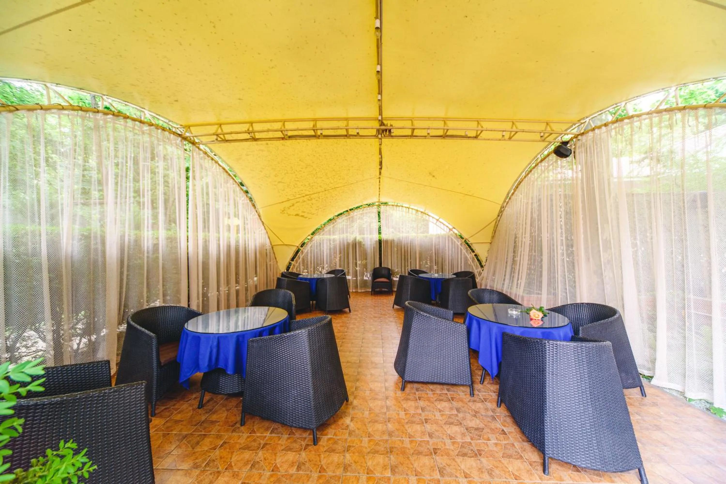 Restaurant/places to eat in Sovinyon Resort