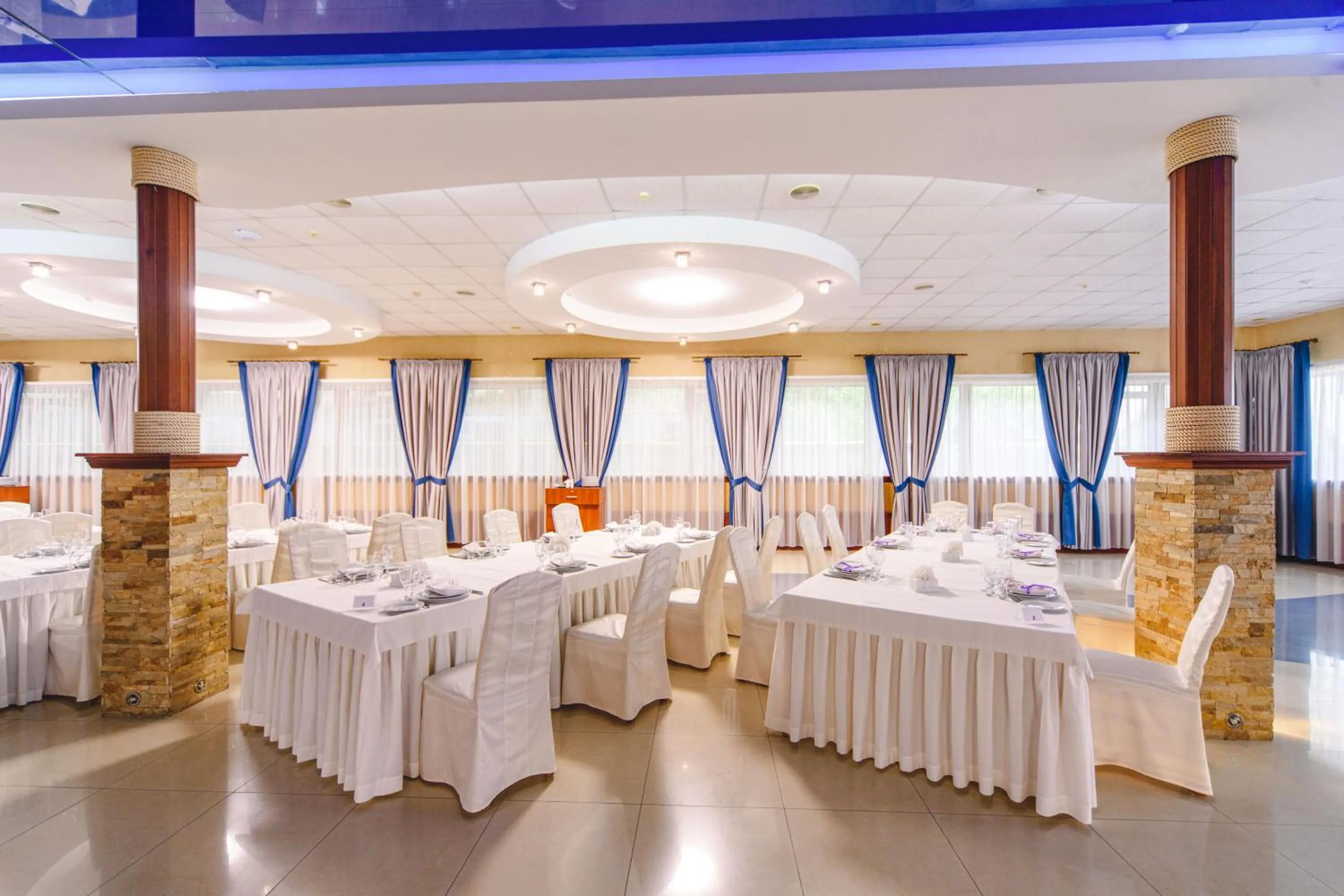 Restaurant/places to eat in Sovinyon Resort