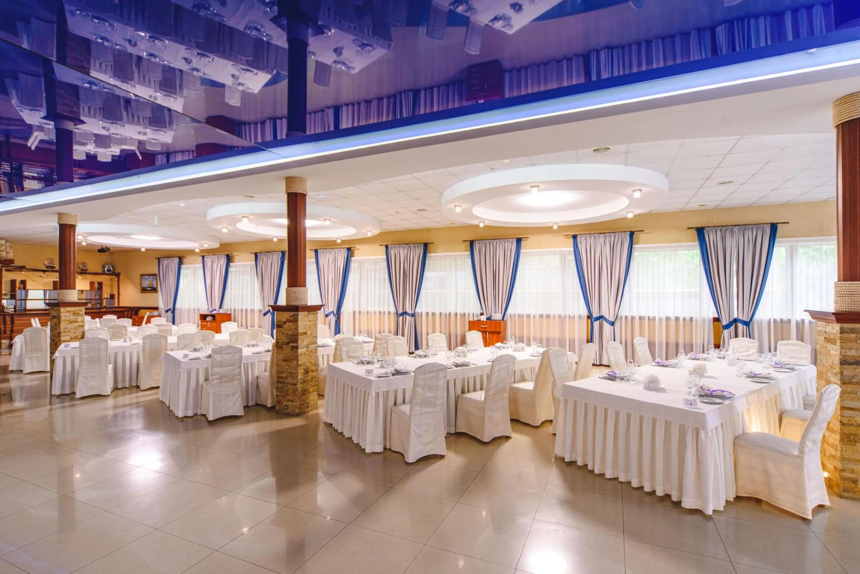 Restaurant/places to eat in Sovinyon Resort