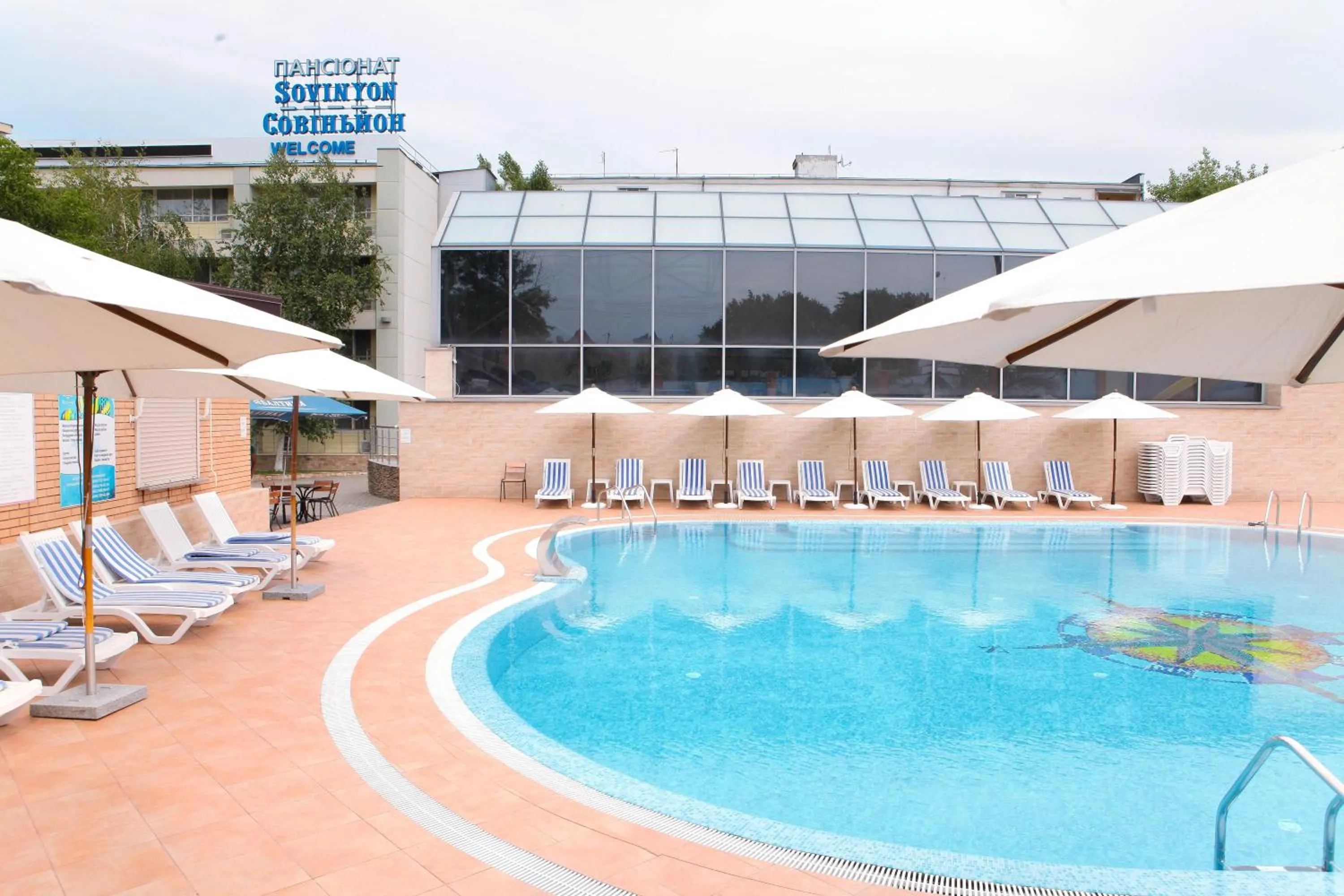 Restaurant/places to eat in Sovinyon Resort