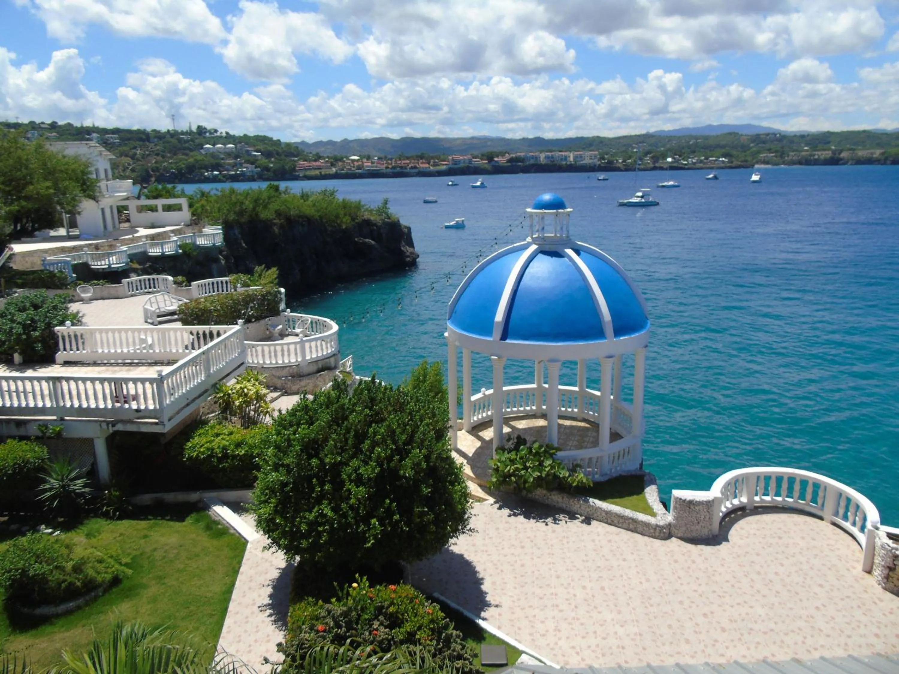 Property building in Piergiorgio Palace Hotel