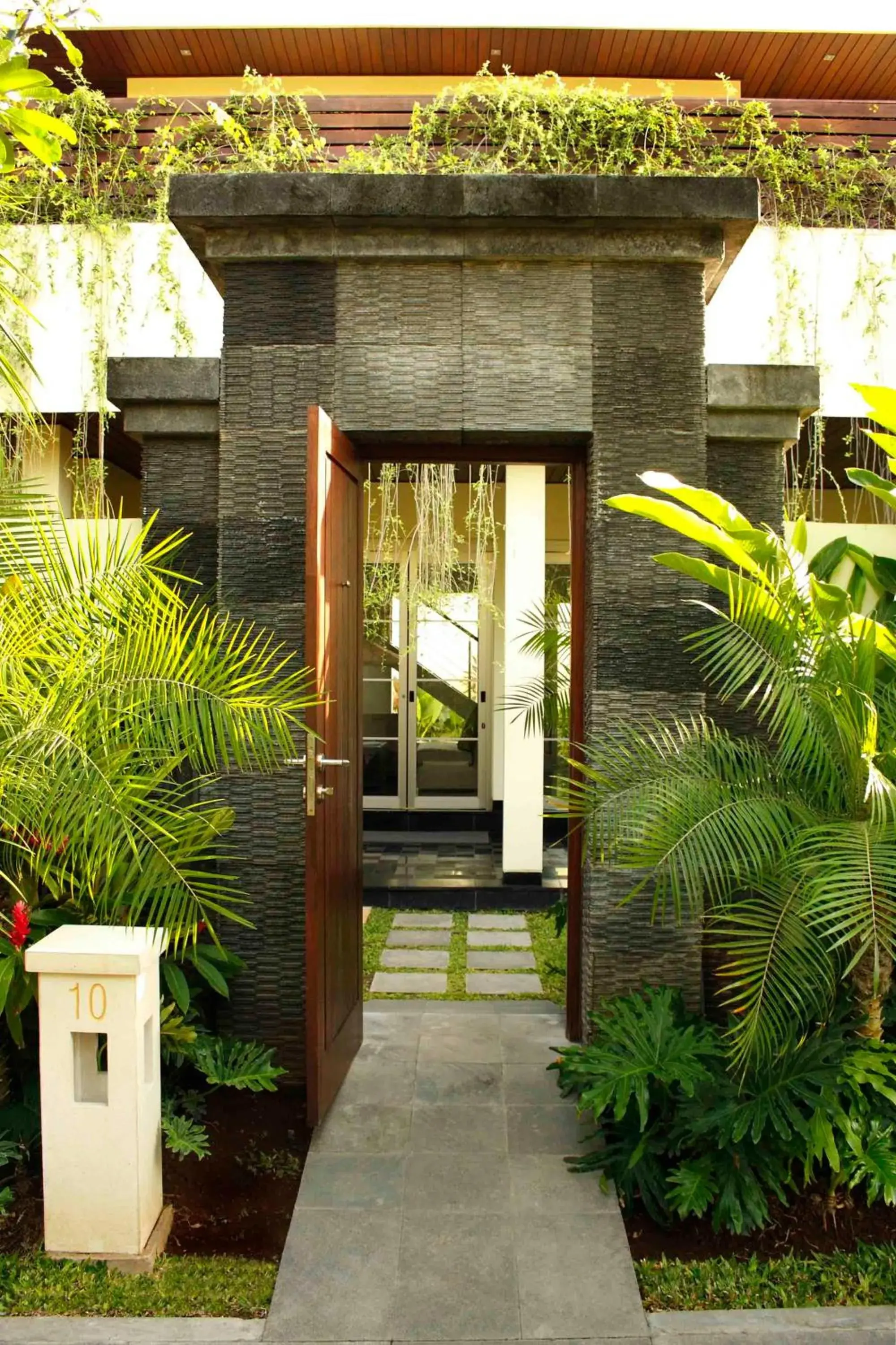 Facade/entrance in Sun Island Boutique Villas & Spa Seminyak Facade/entrance in Sun Island Boutique Villas & Spa Seminyak