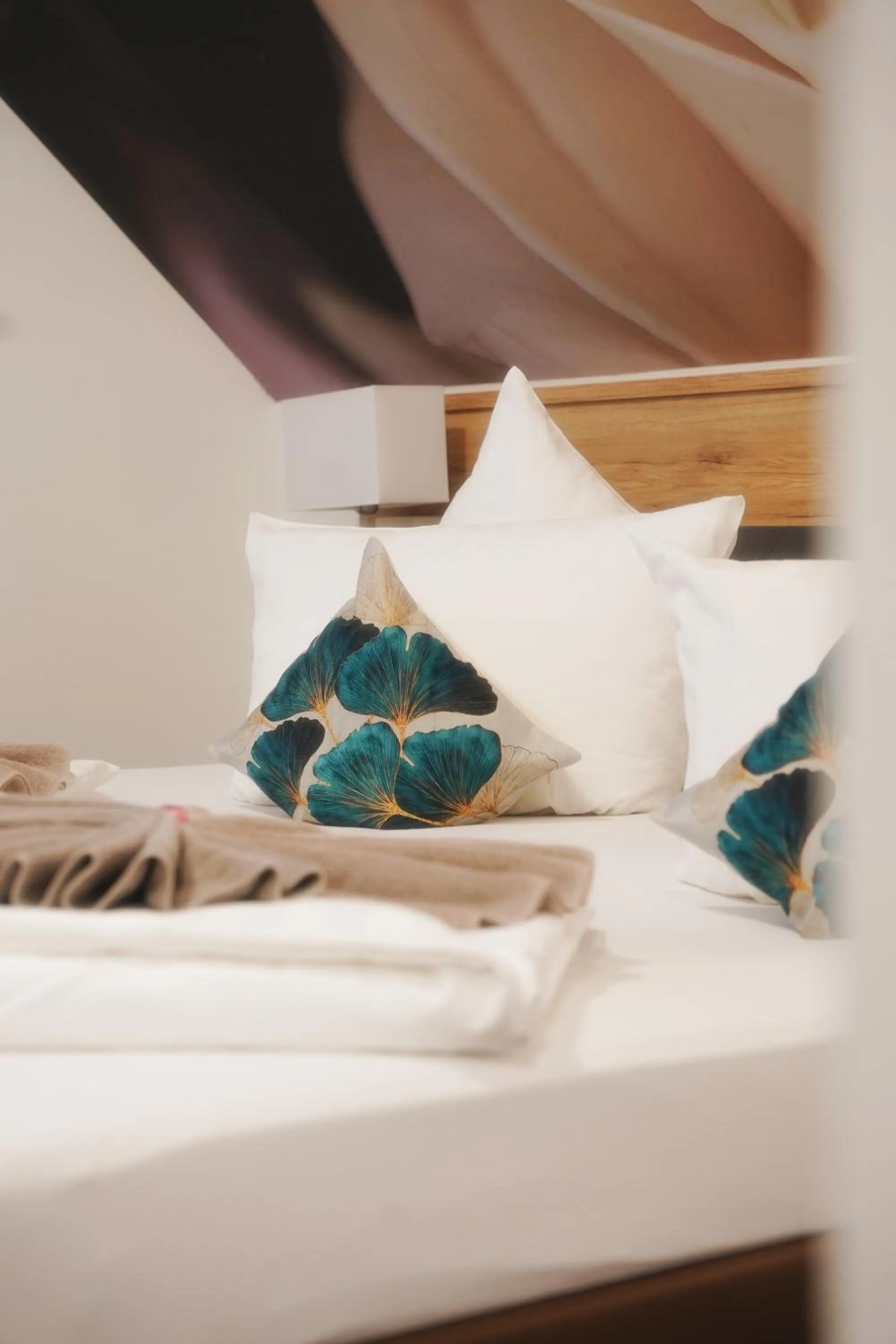 Photo of the whole room in Outlet Hotel