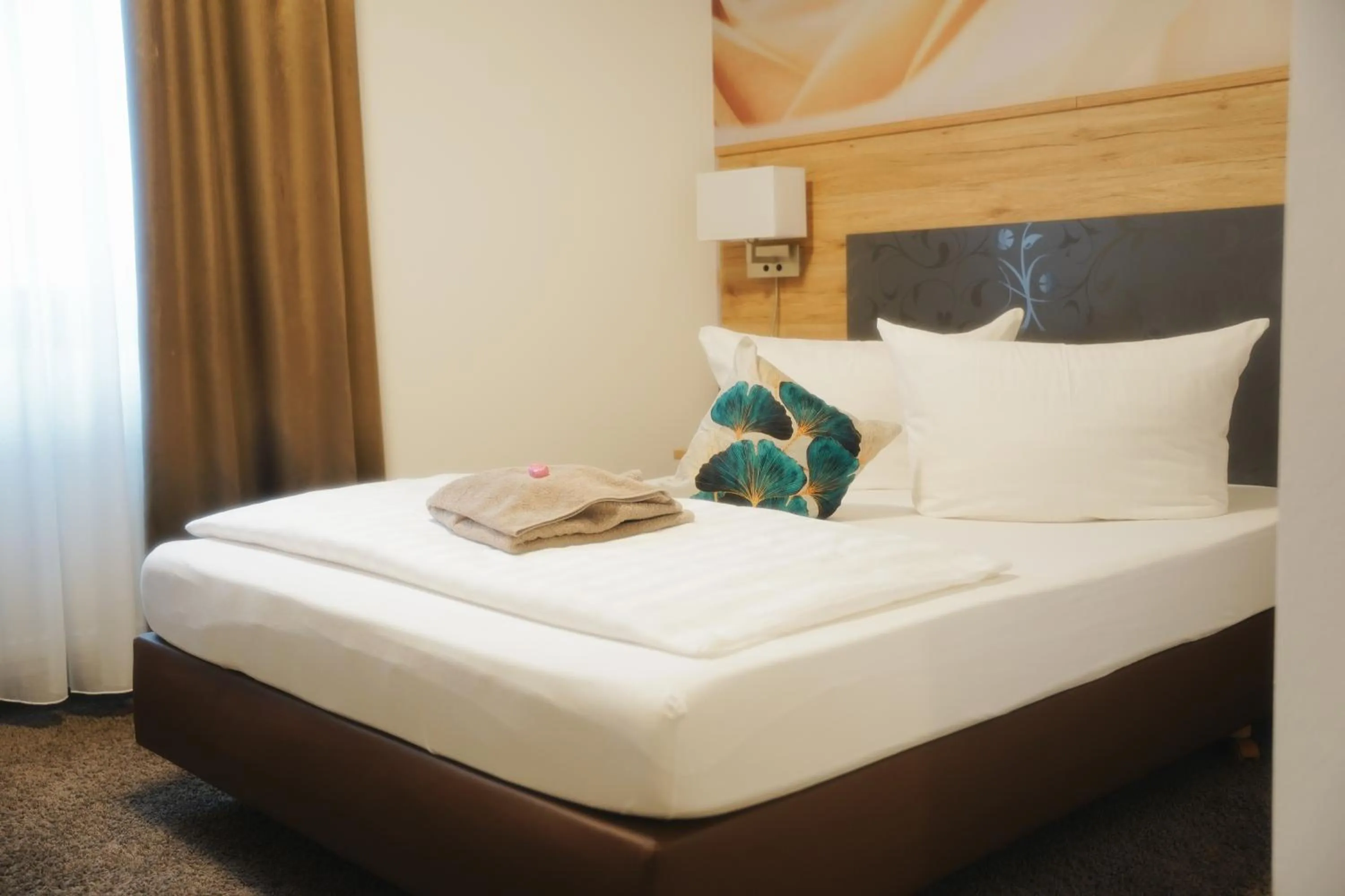 Photo of the whole room in Outlet Hotel