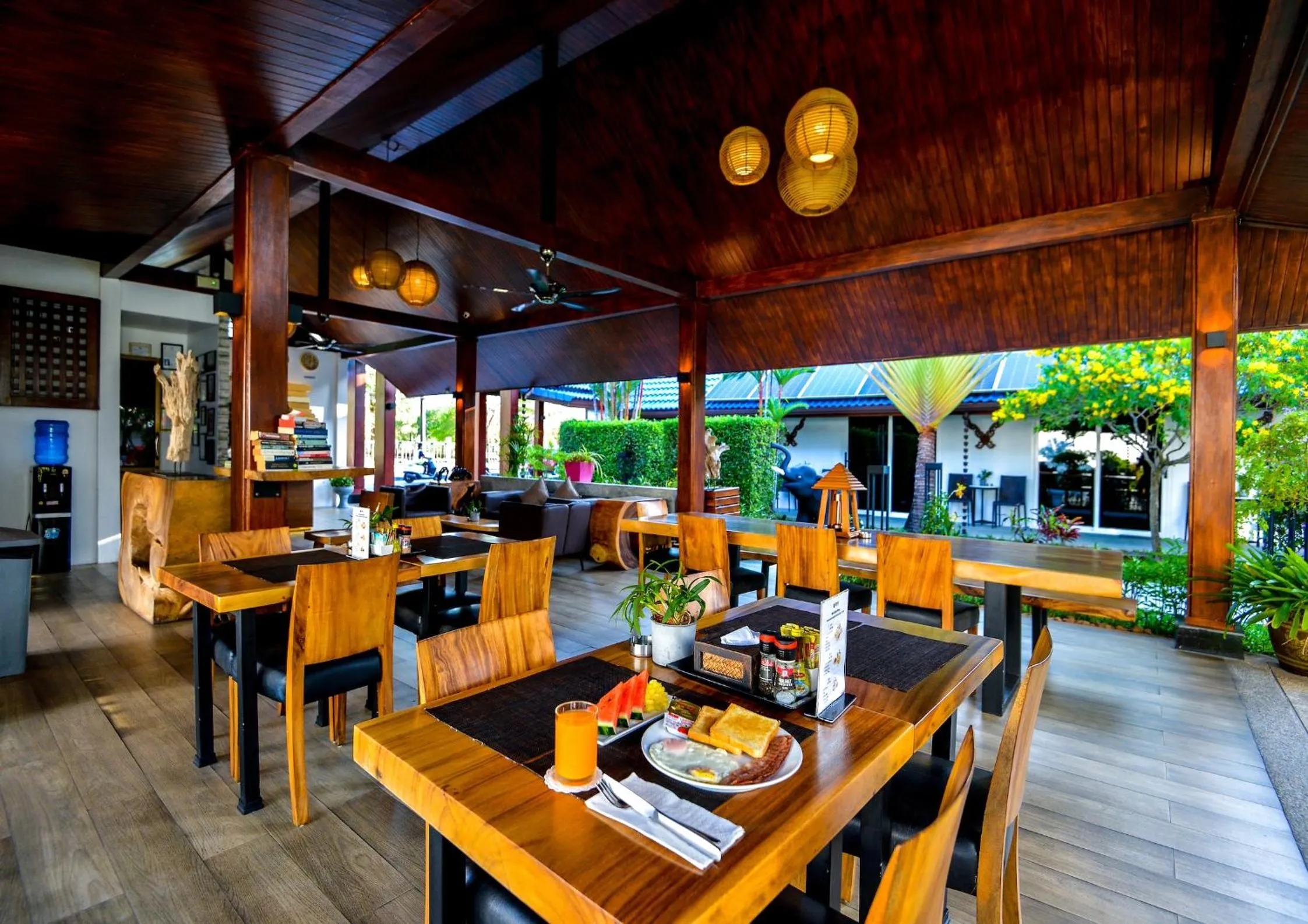 Restaurant/places to eat in Phuket Airport Hotel