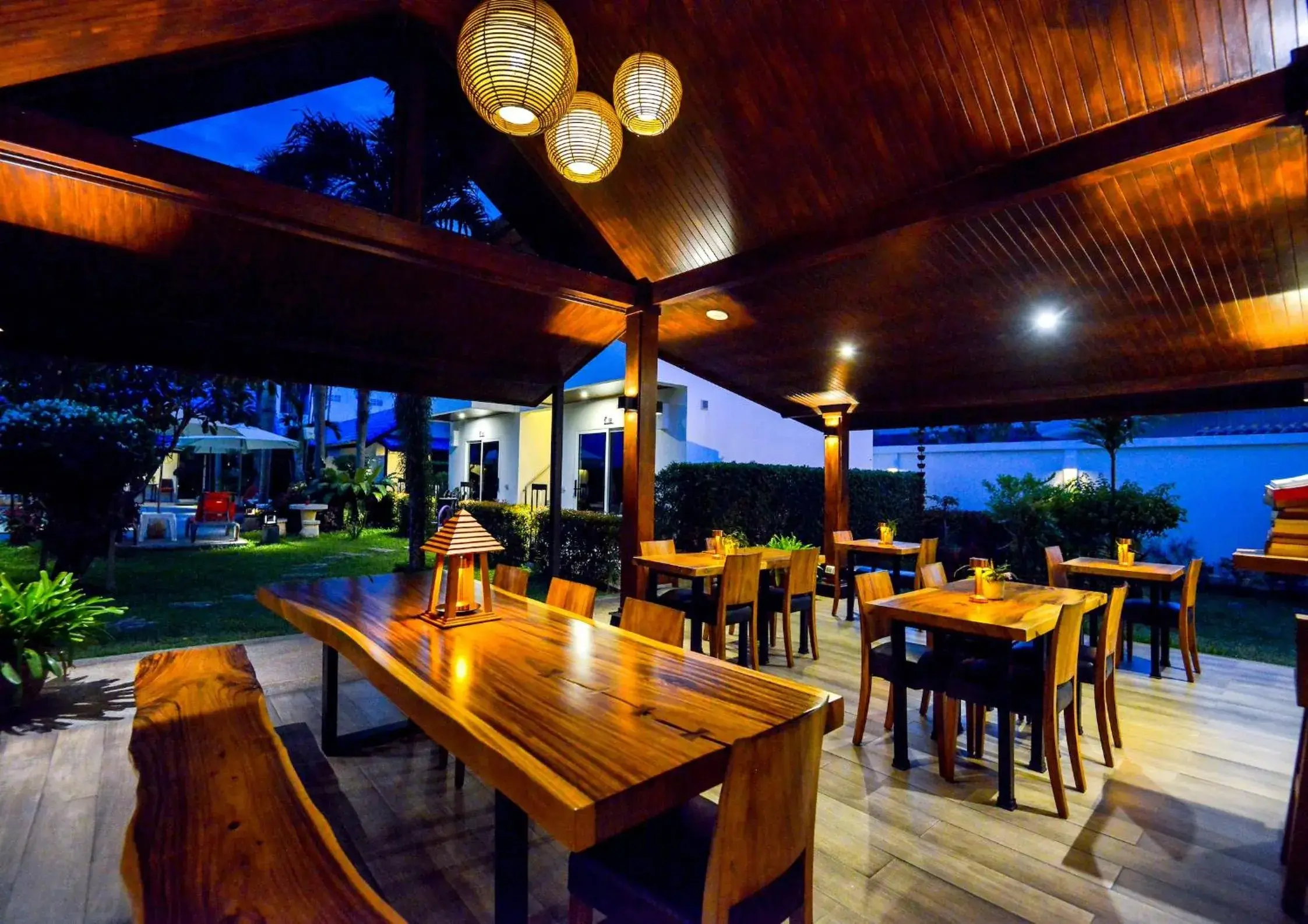Restaurant/places to eat in Phuket Airport Hotel Restaurant/places to eat in Phuket Airport Hotel