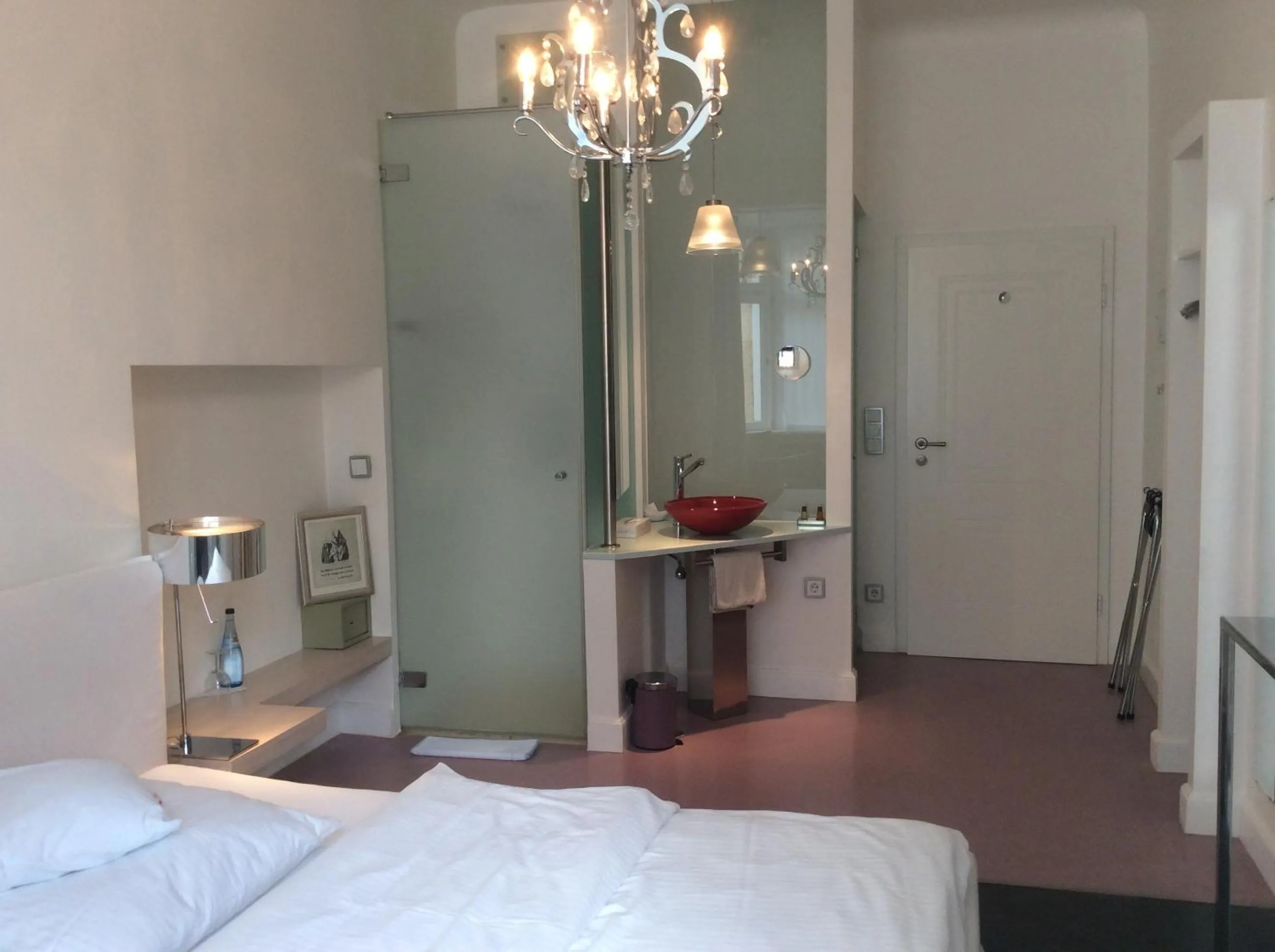 Photo of the whole room, Bed in Hotel Heidelberg Astoria