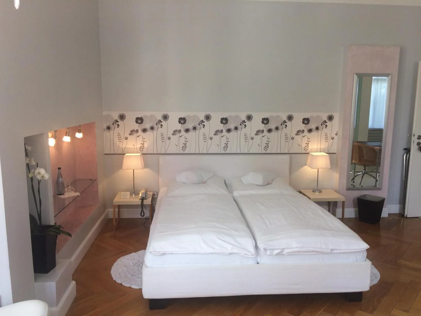 Photo of the whole room, Bed in Hotel Heidelberg Astoria