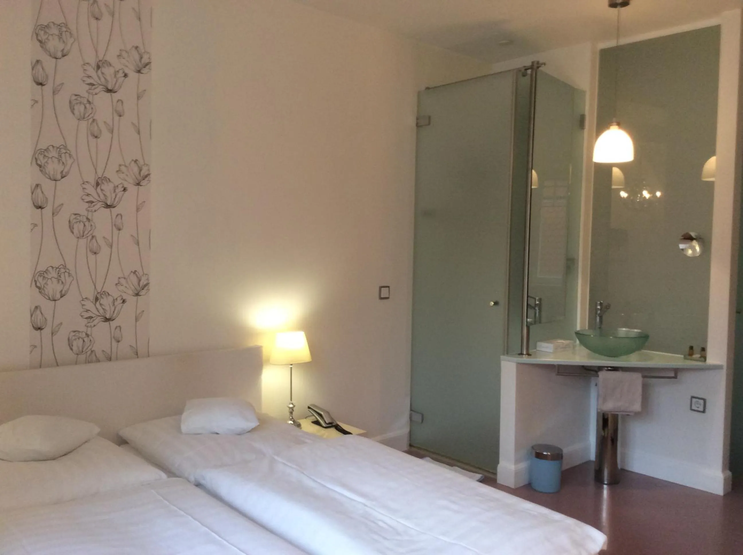 Photo of the whole room, Bed in Hotel Heidelberg Astoria