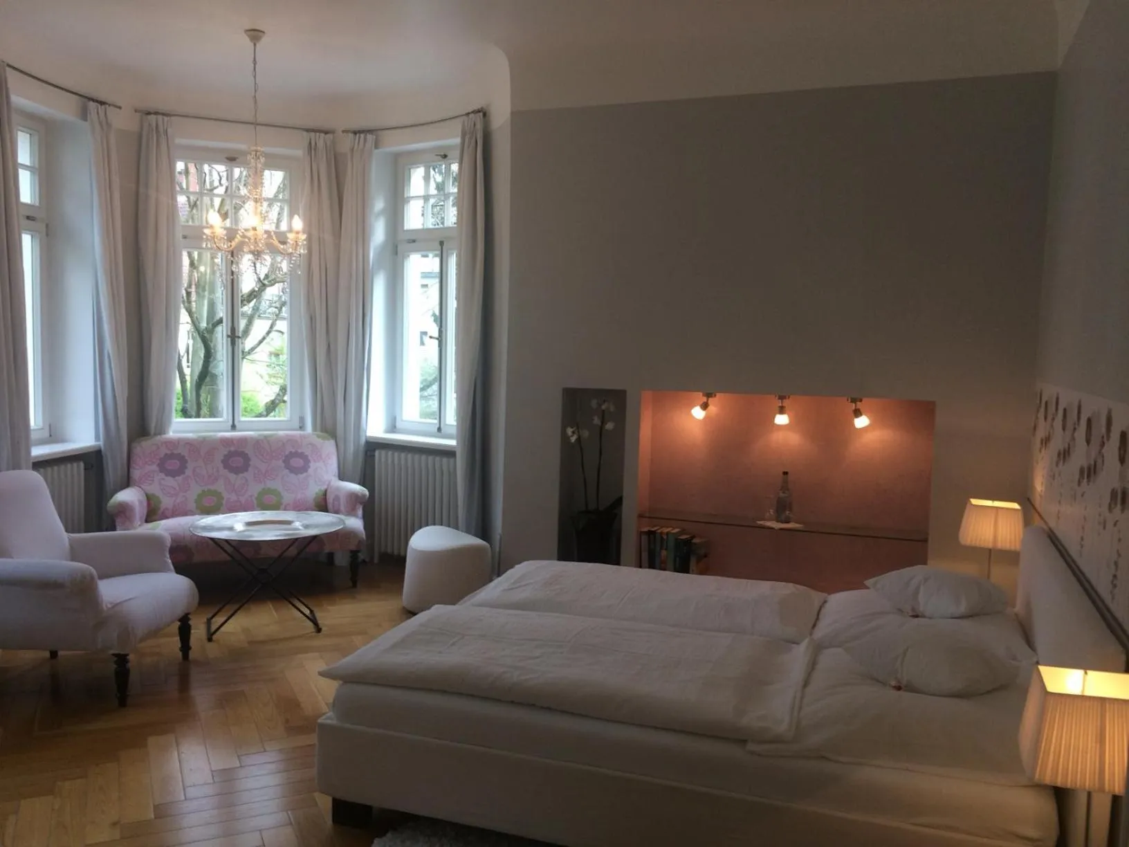 Photo of the whole room, Bed in Hotel Heidelberg Astoria