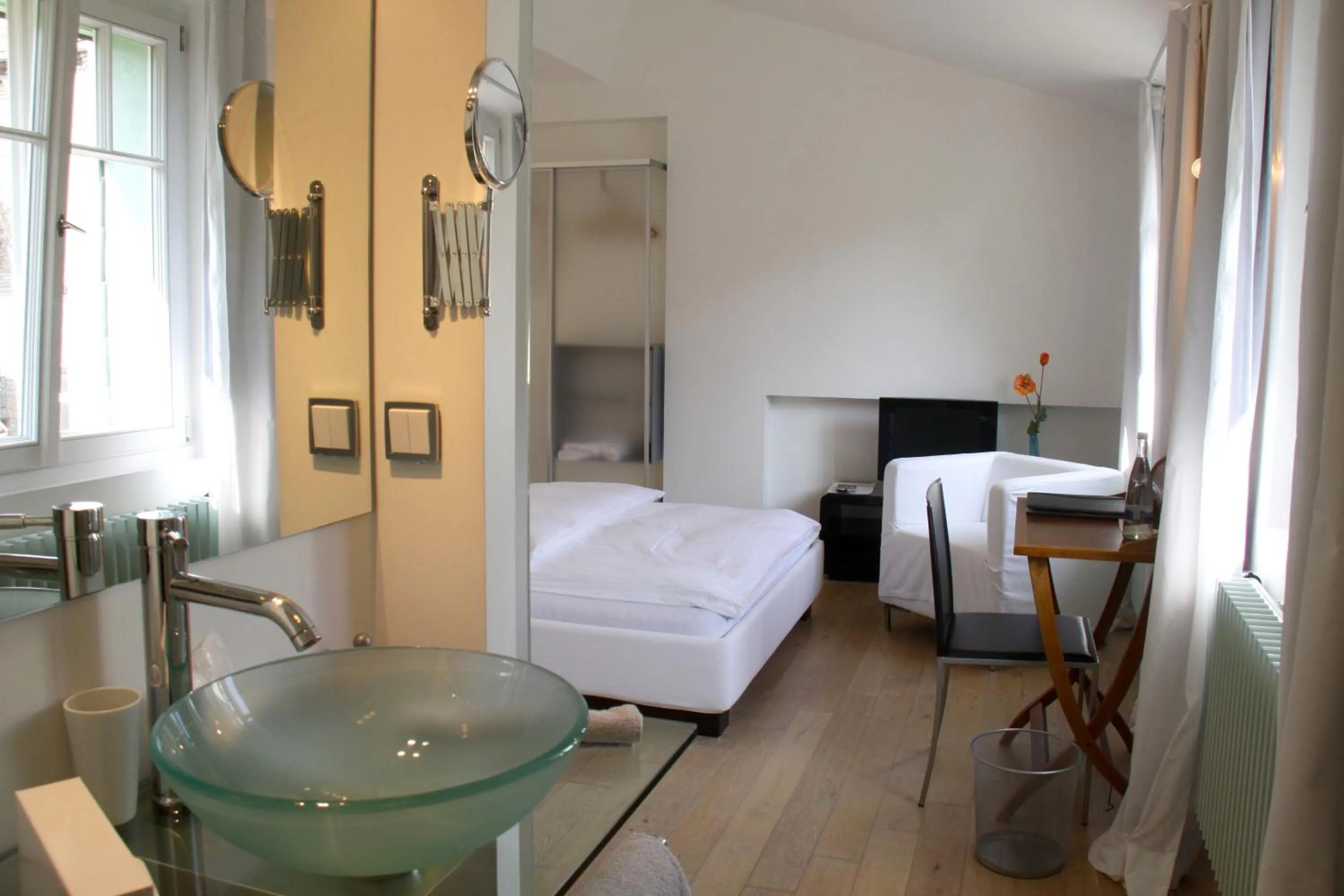 Photo of the whole room, Bed in Hotel Heidelberg Astoria