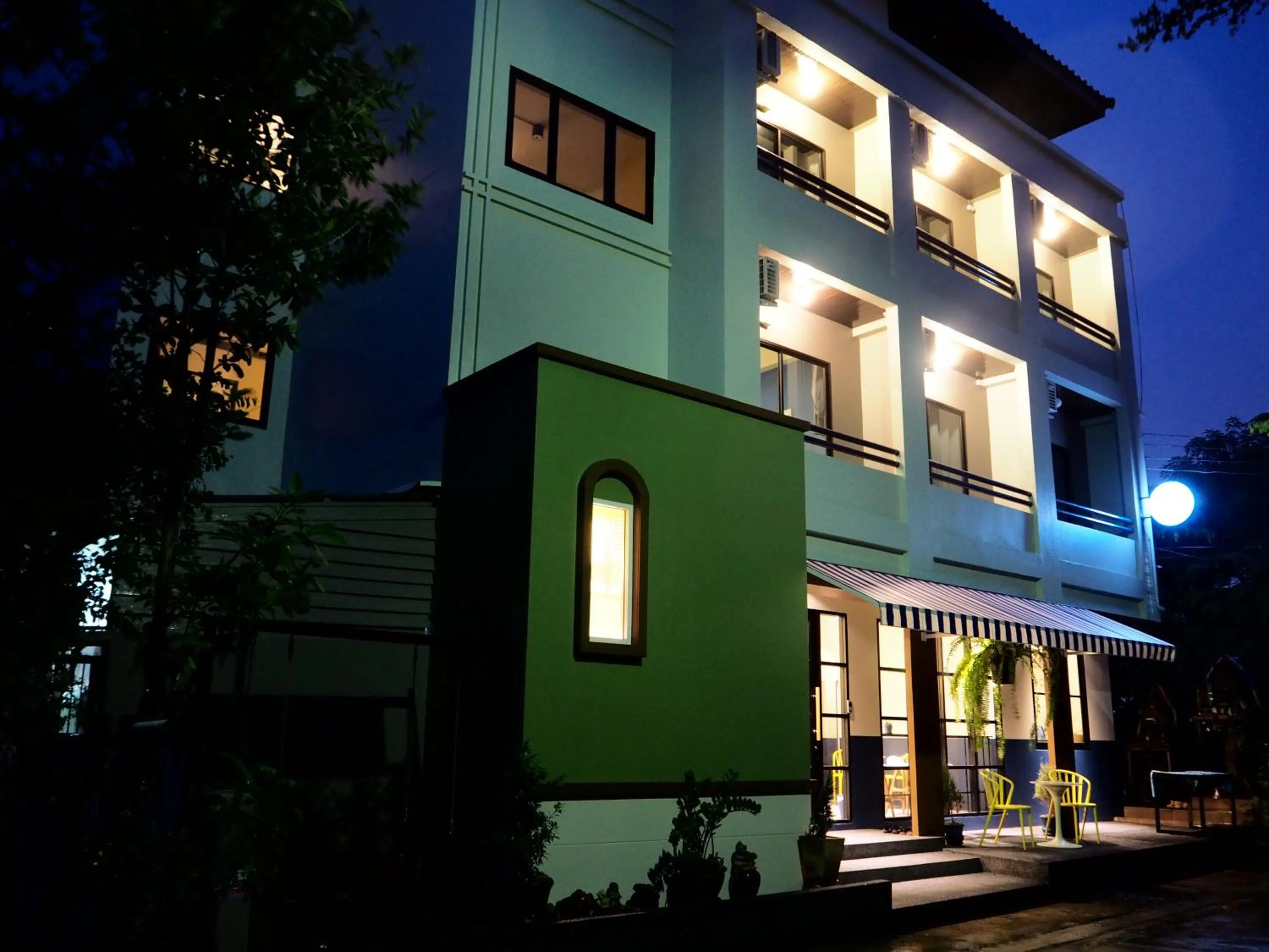 Property building in Yam Yen Hostel