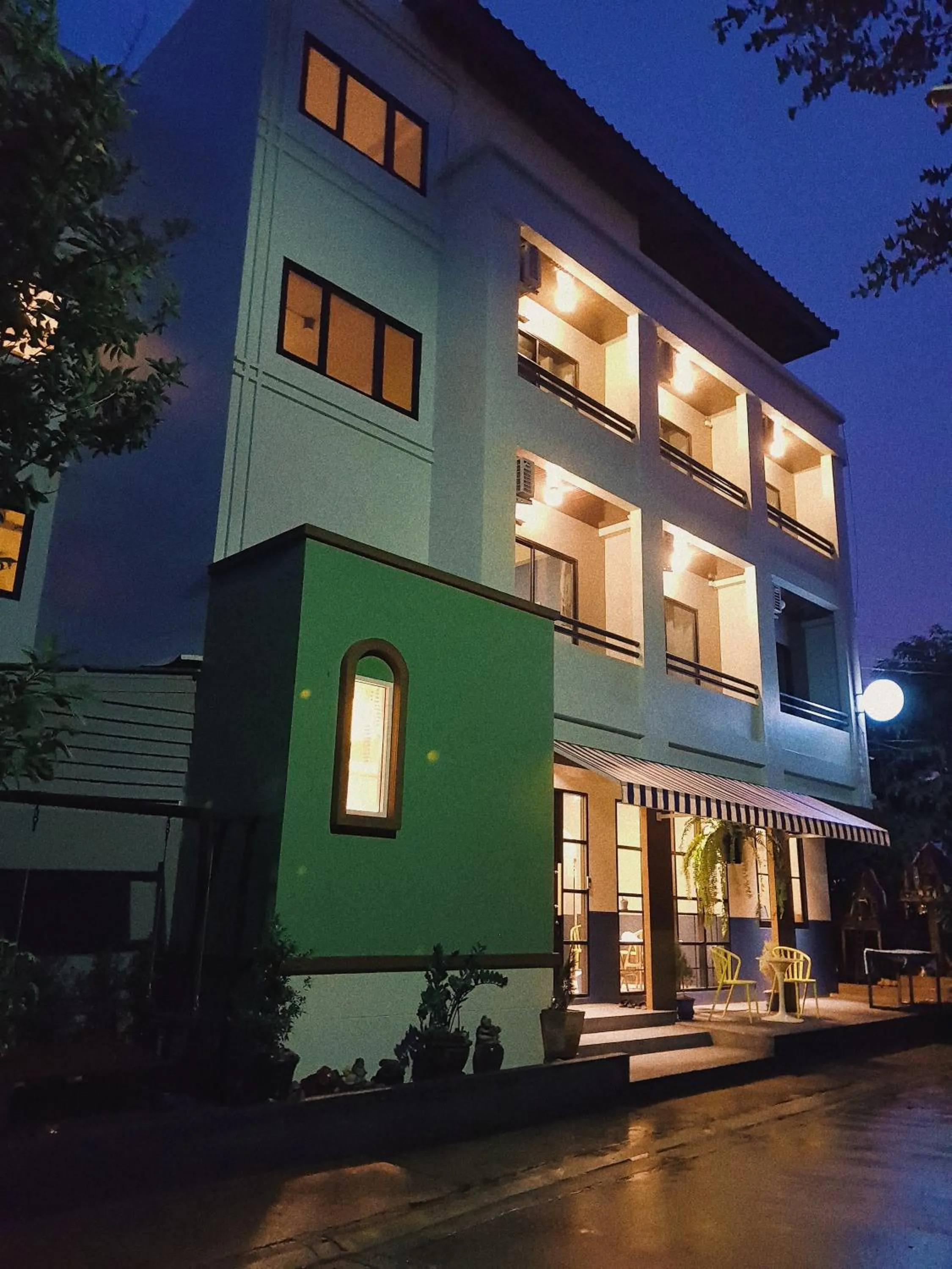 Property building in Yam Yen Hostel
