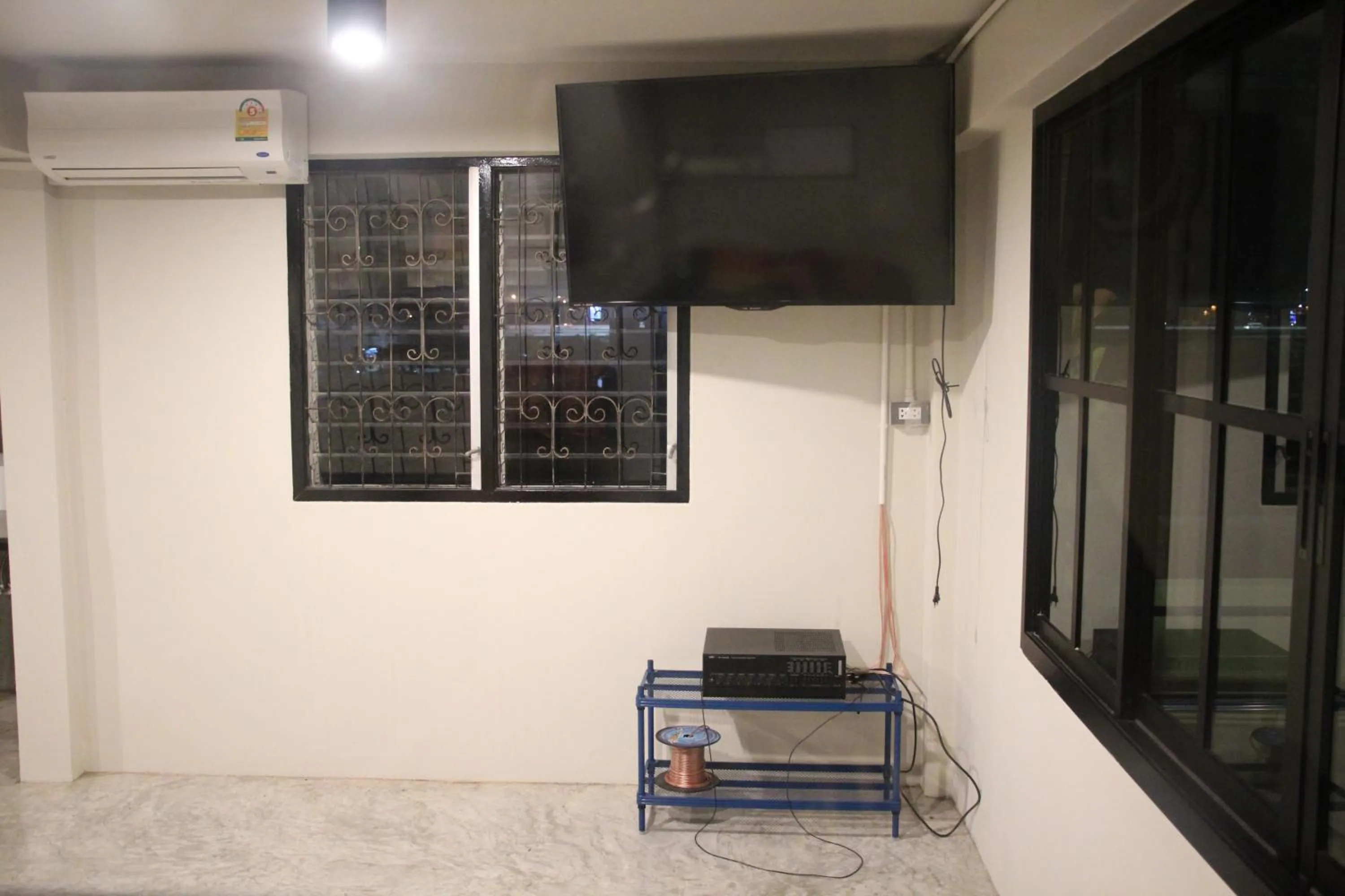 TV and multimedia in Yam Yen Hostel