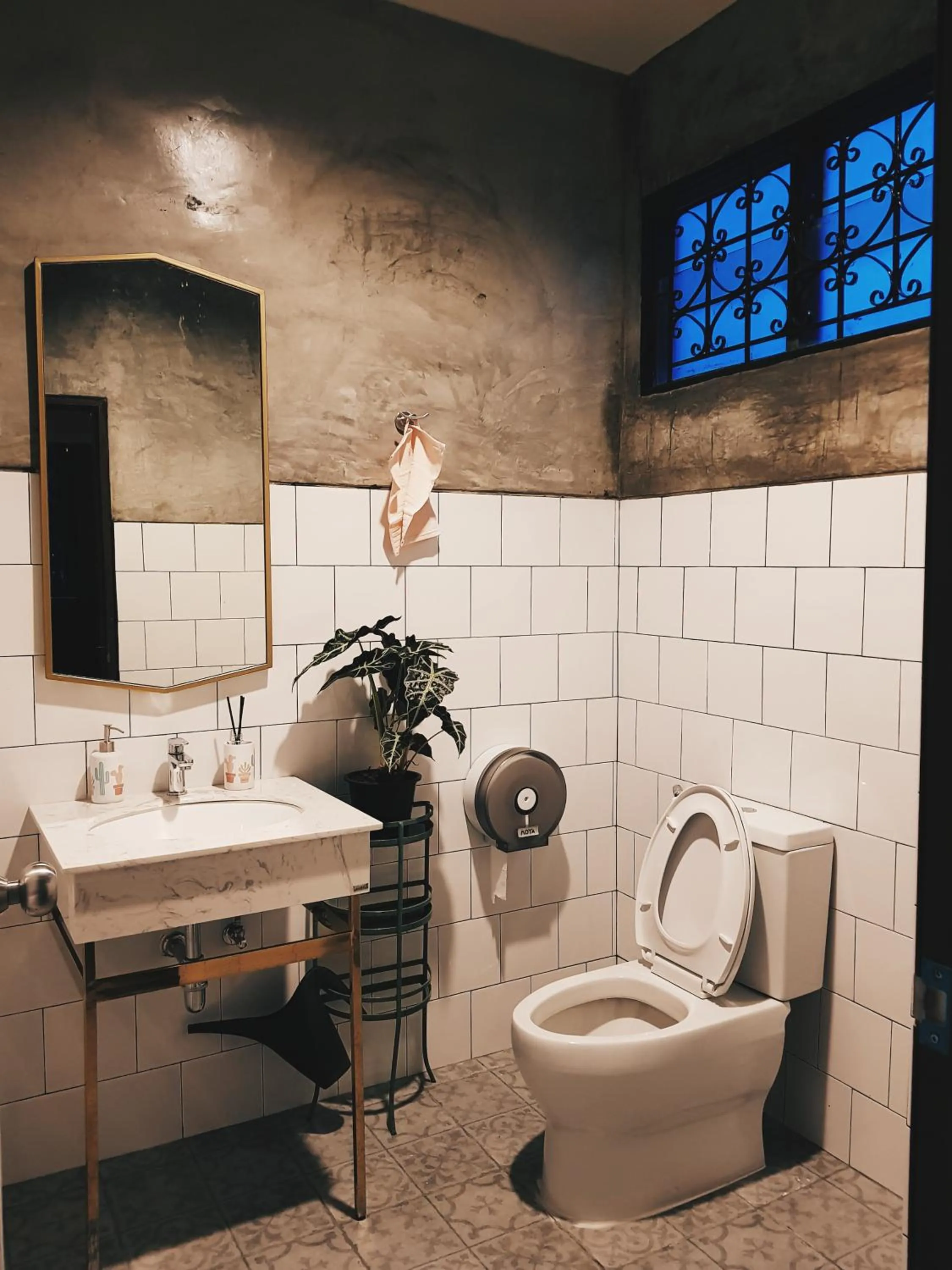 Toilet in Yam Yen Hostel