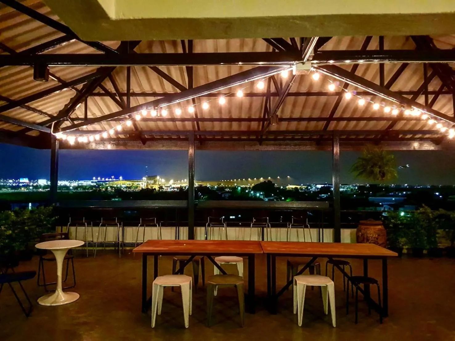 Restaurant/places to eat in Yam Yen Hostel