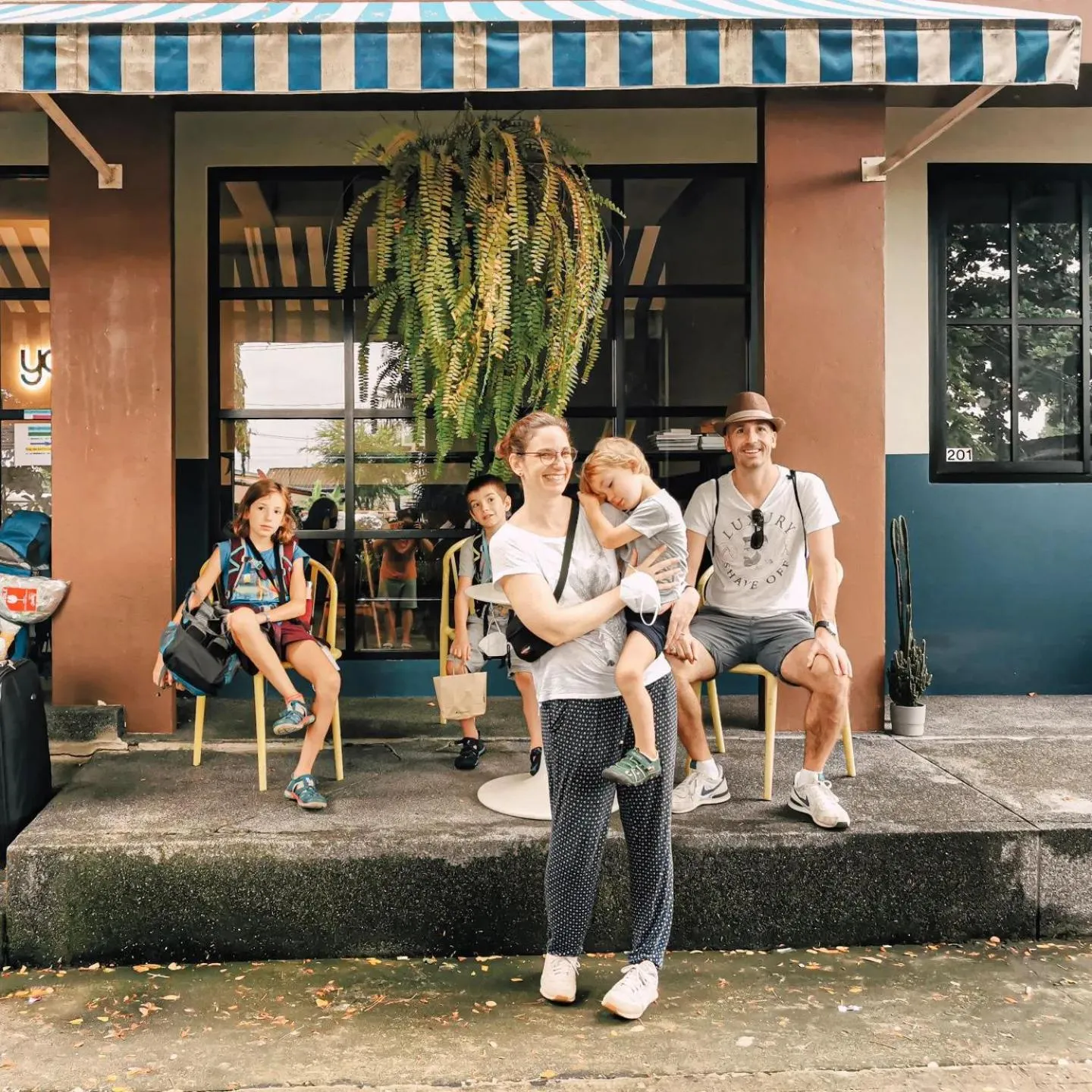 People in Yam Yen Hostel