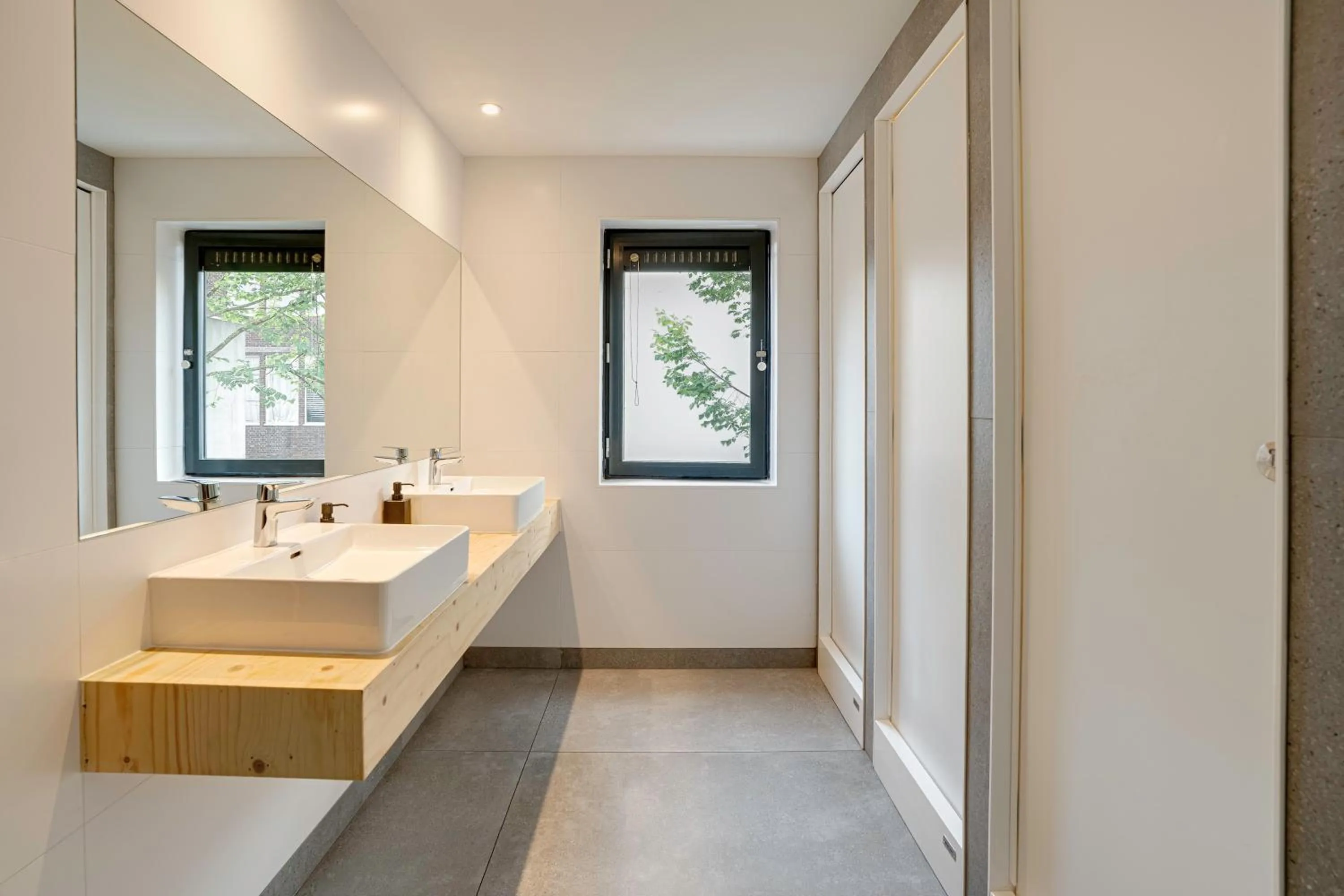 Bathroom in St Christopher's Inn Amsterdam - The Winston