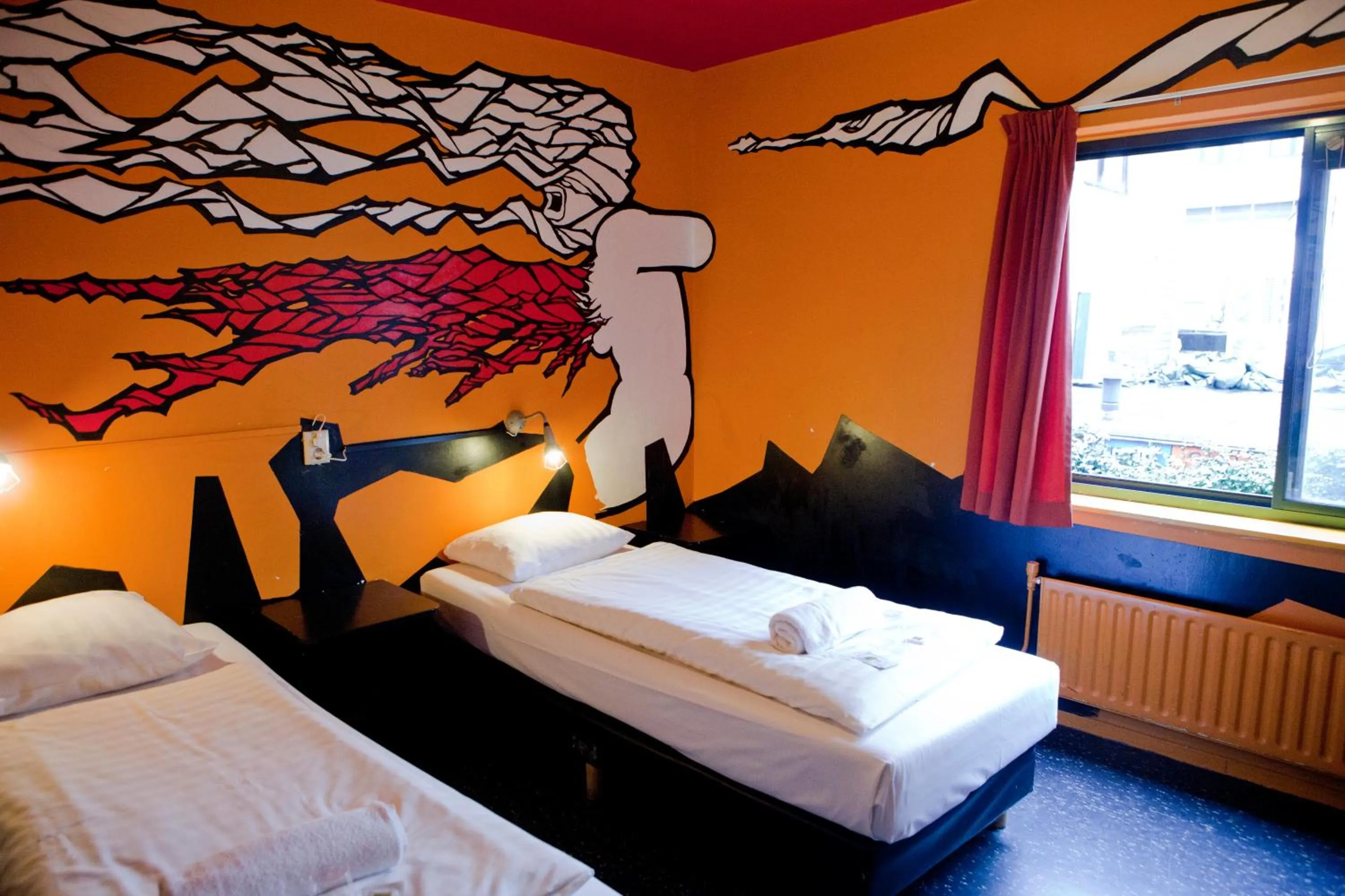 Small Twin Room in St Christopher's Inn Amsterdam - The Winston