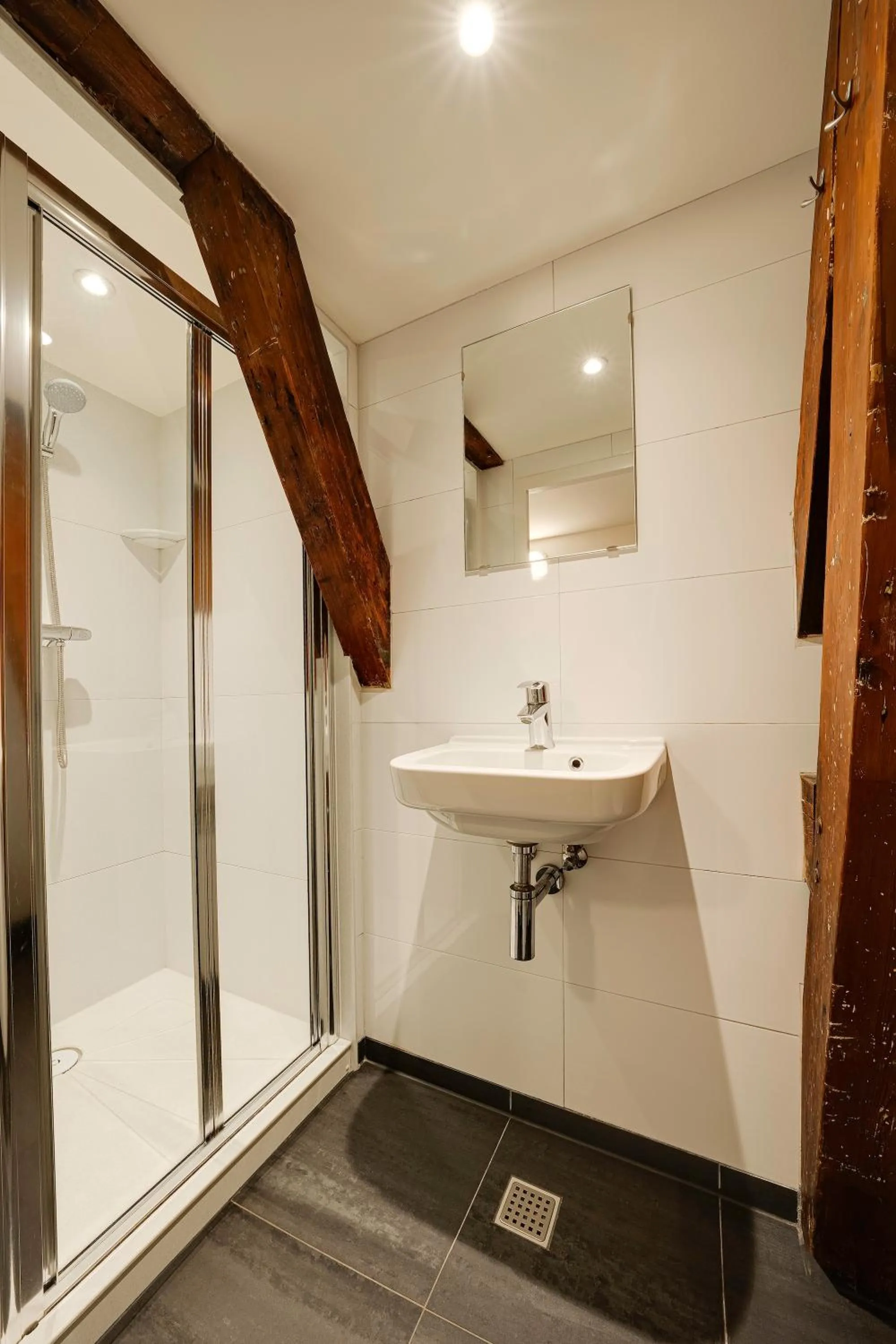 Bathroom in St Christopher's Inn Amsterdam - The Winston