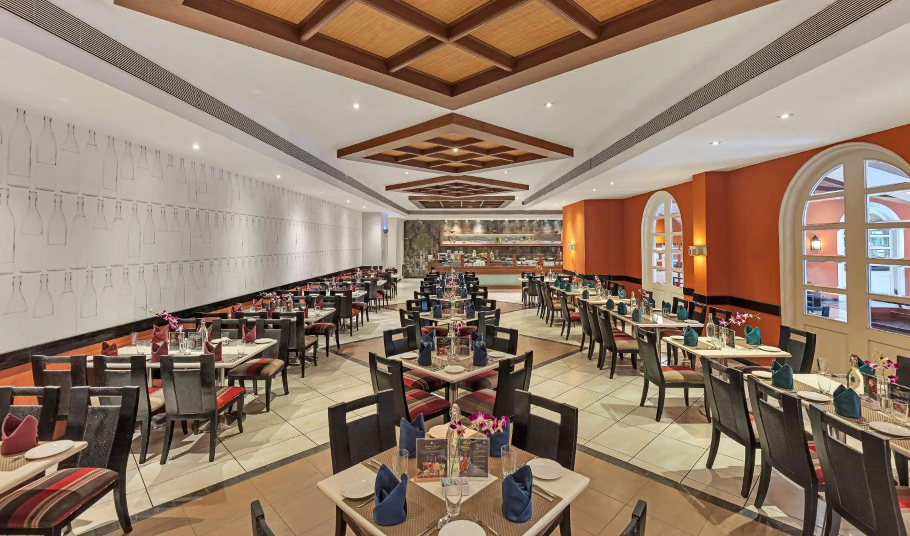 Restaurant/places to eat in Club Mahindra Emerald Palms, Goa