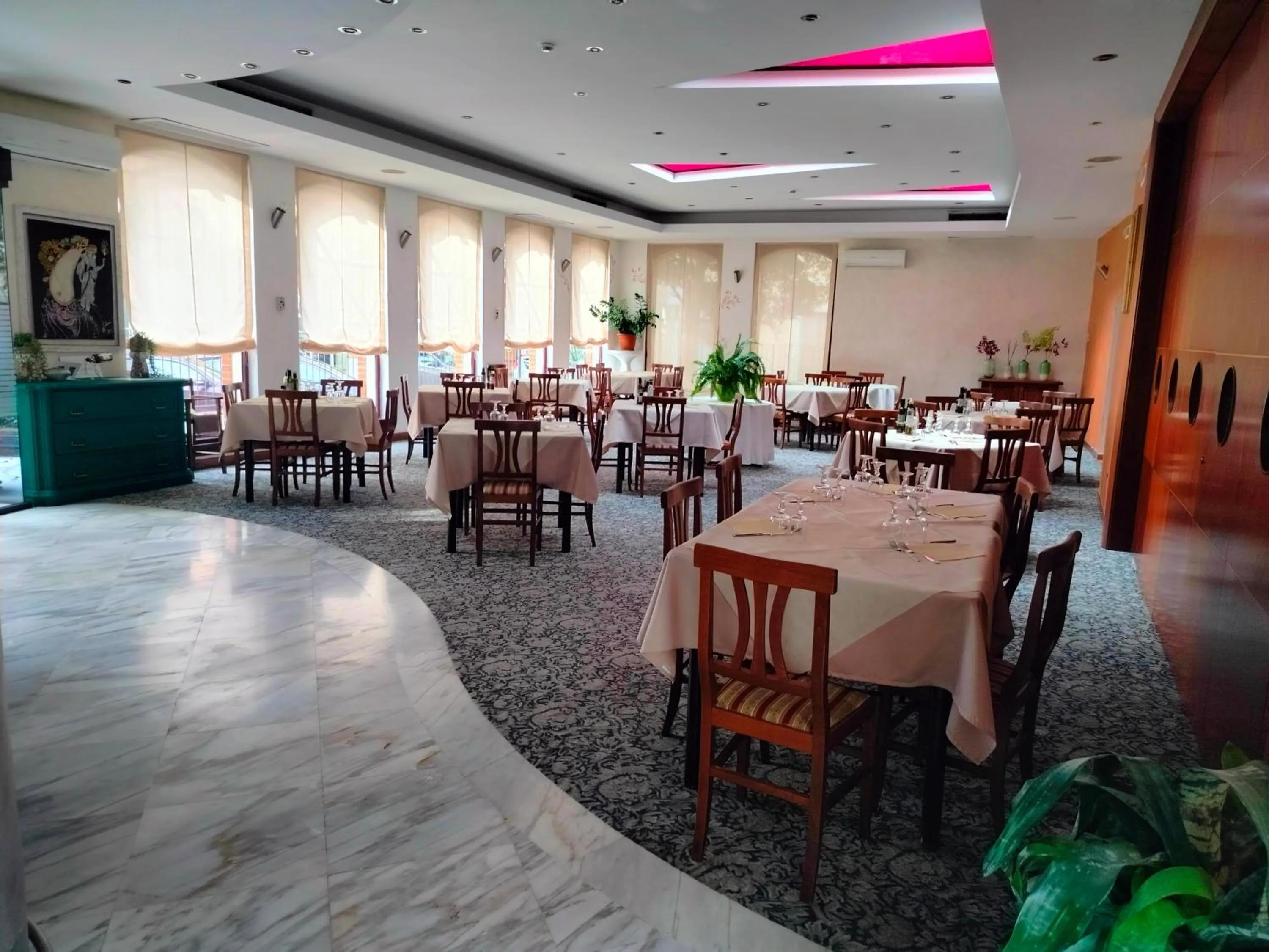Restaurant/places to eat in Hotel Centrale