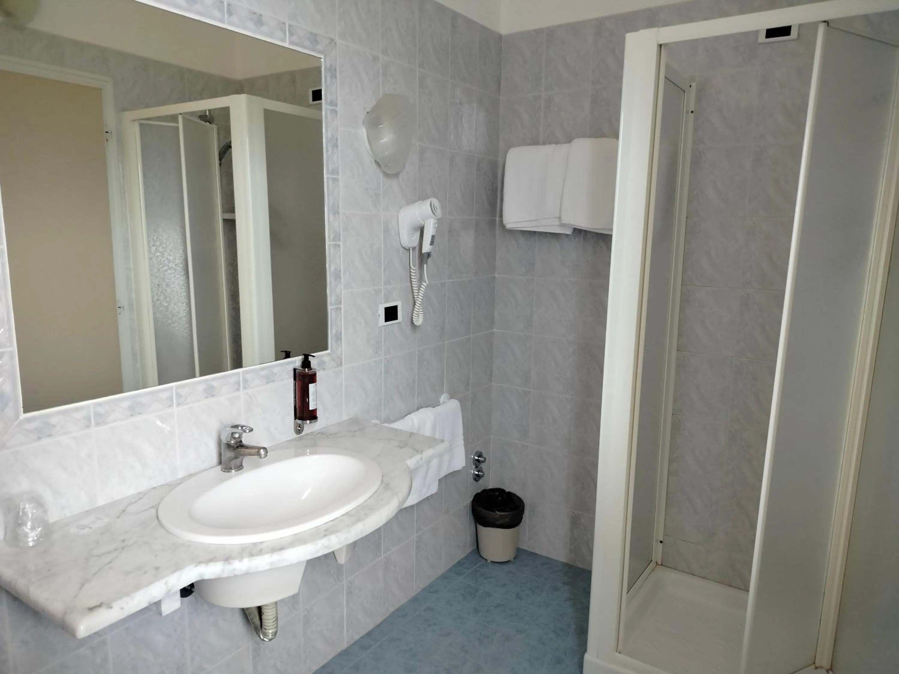 Shower in Hotel Centrale