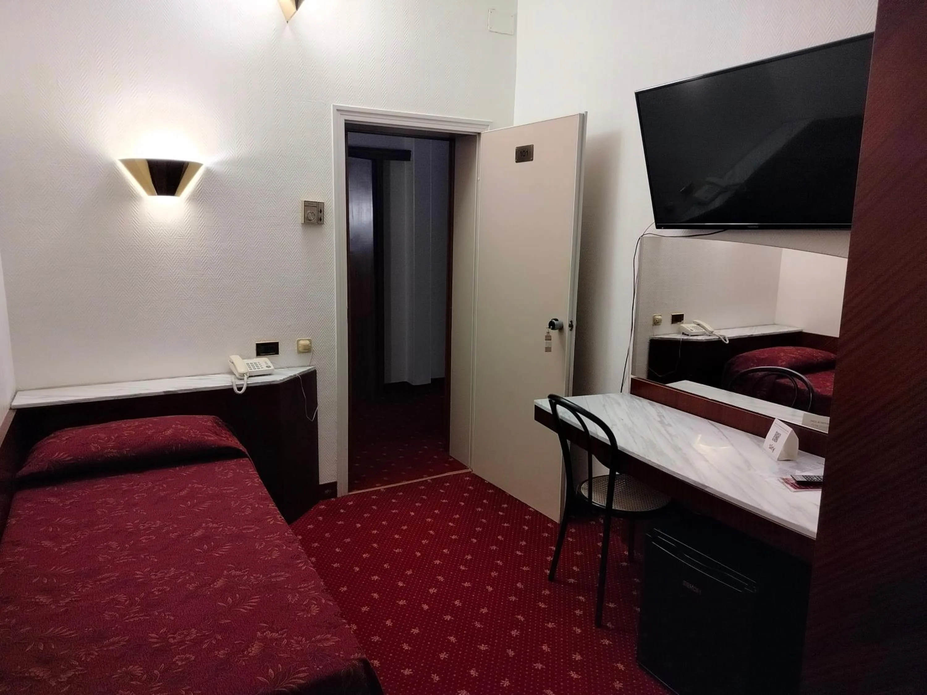 Bedroom, Bed in Hotel Centrale