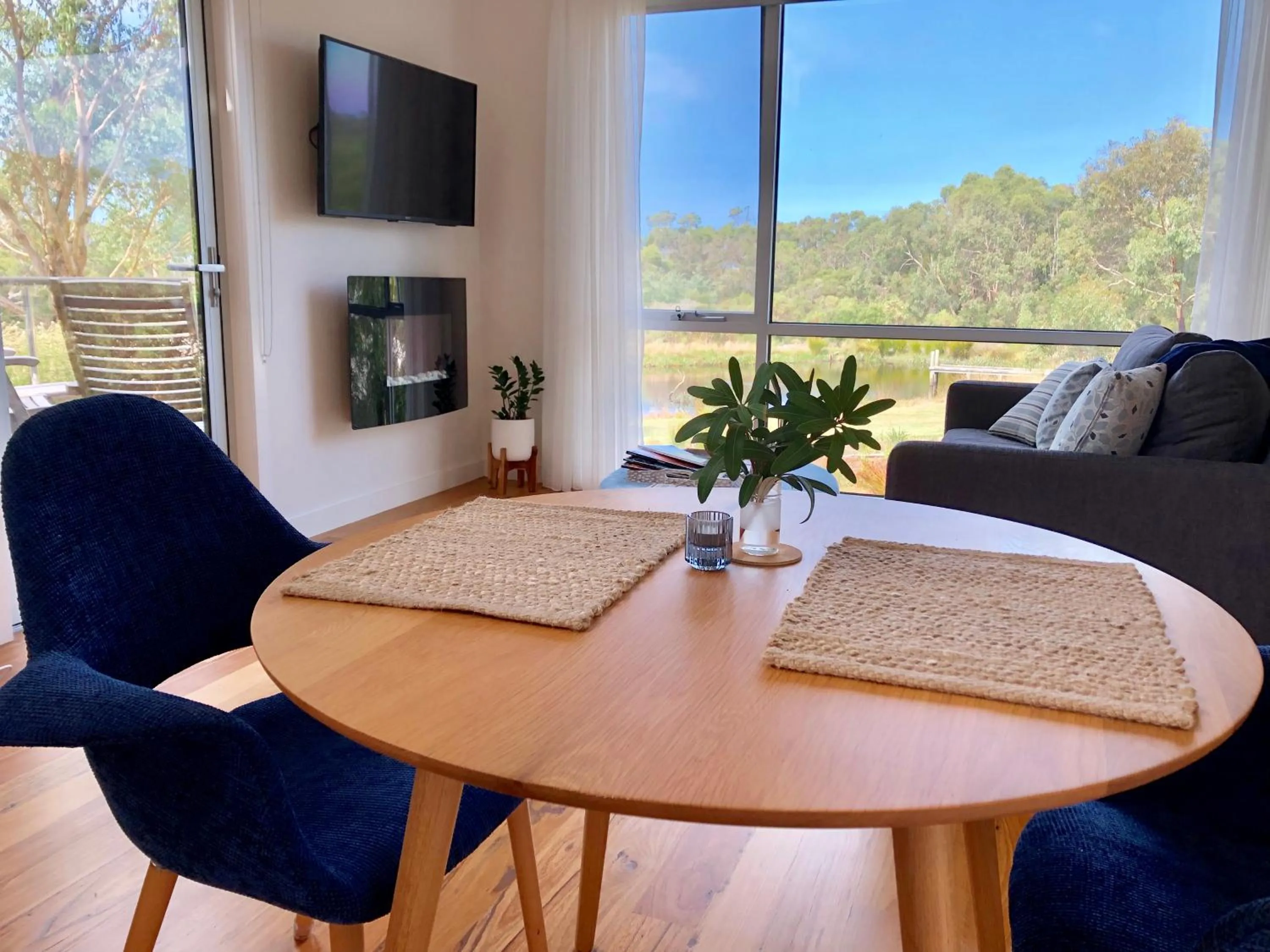Living room in Messmates Luxury Eco Suites