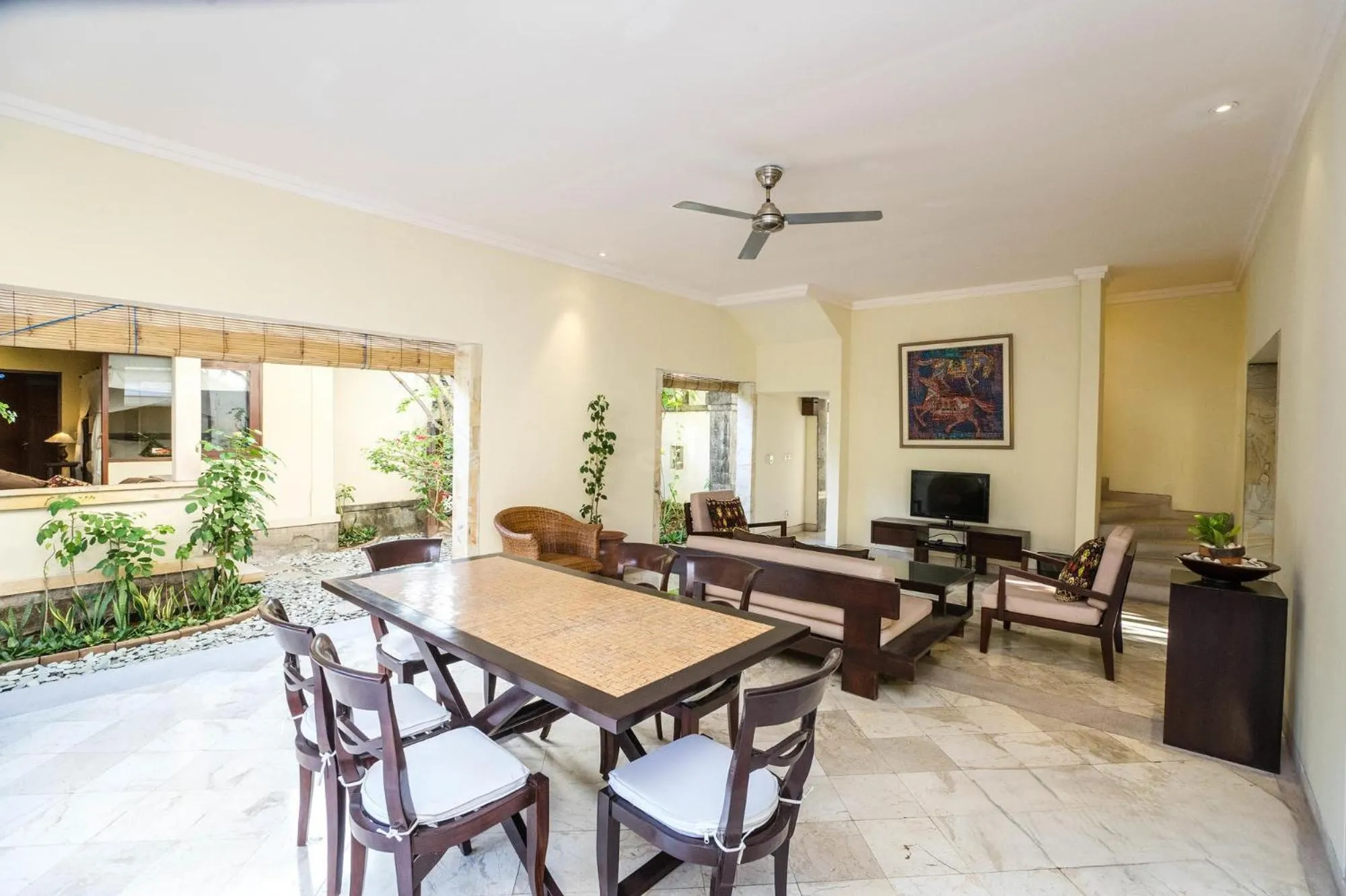 Restaurant/places to eat in Villa Diana Bali