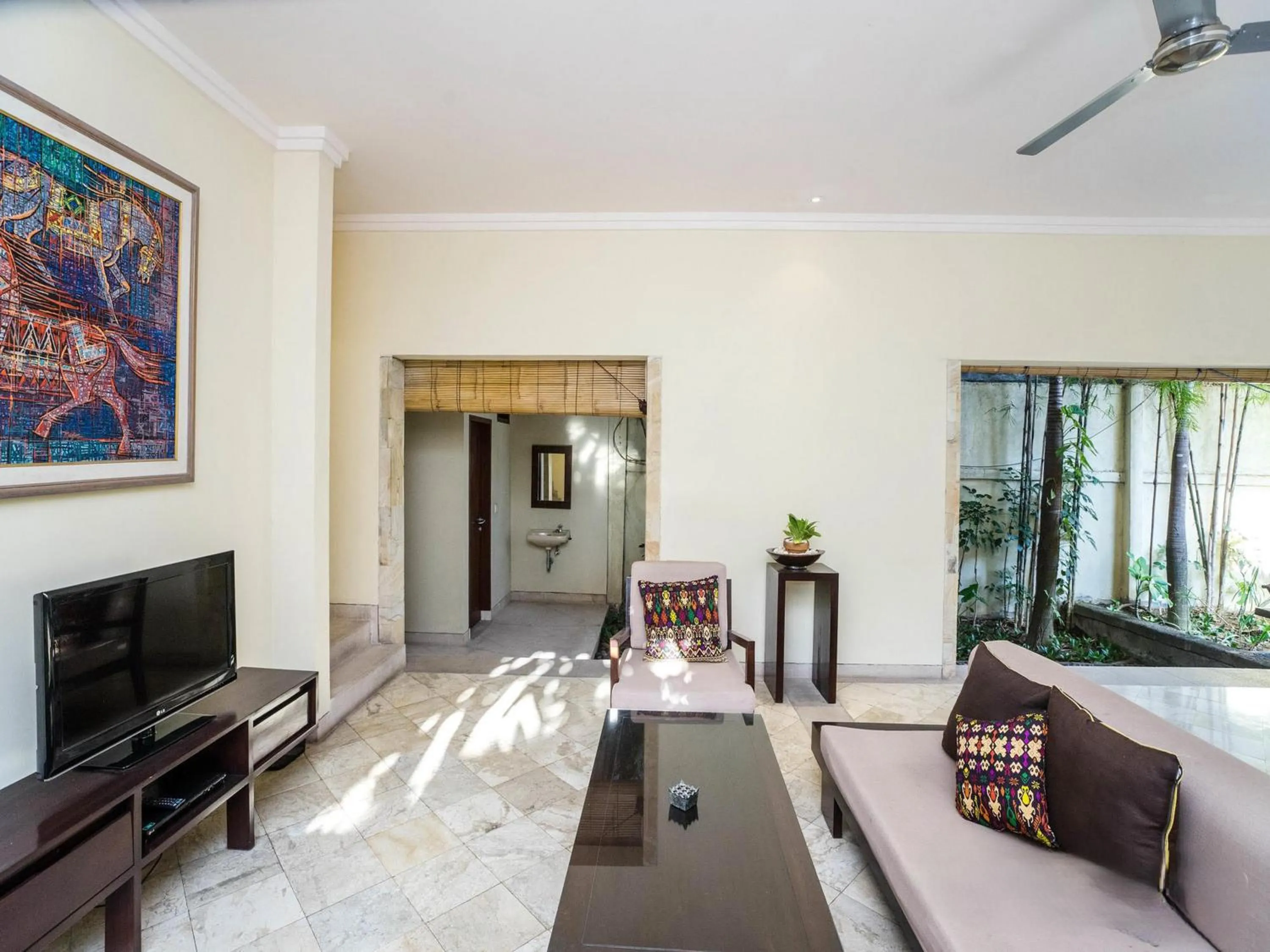 Communal lounge/ TV room in Villa Diana Bali