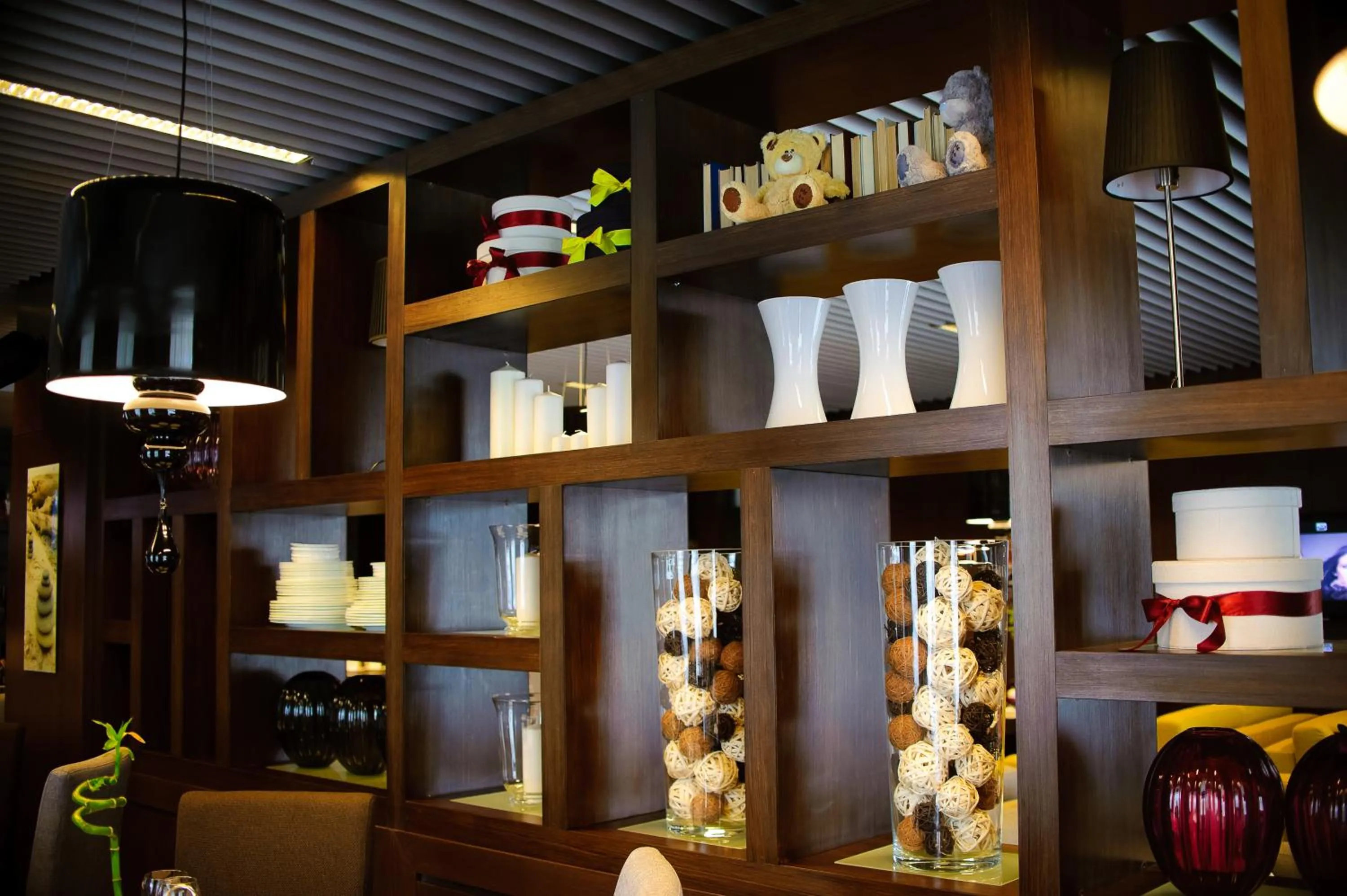 Restaurant/places to eat in Voyage Hotel